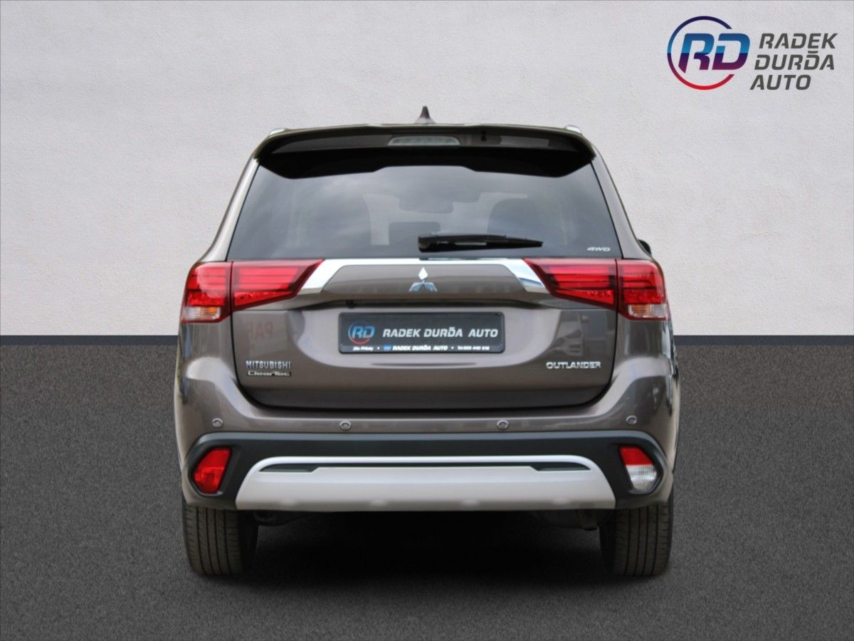 Mitsubishi Outlander, 2,0 i  A/T,4x4,7.MÍST,INSTYLE+ - fotka 6