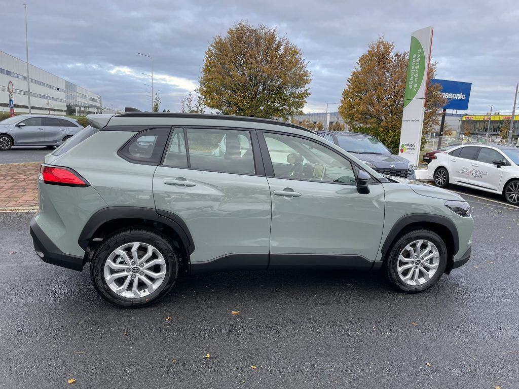 Toyota Corolla Cross, 1.8 HEV - fotka 3