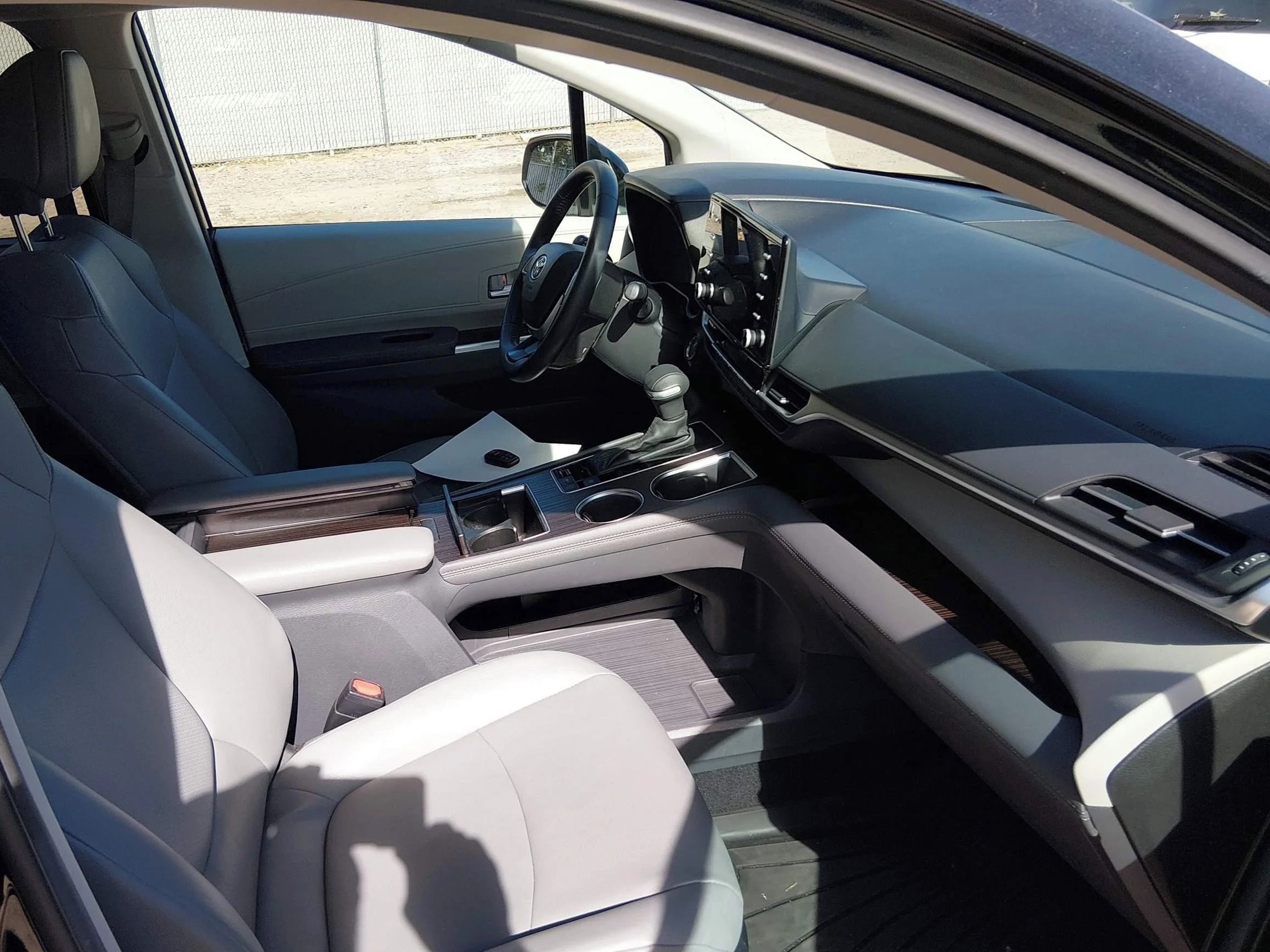 Toyota Sienna, Auto na cestě - fotka 6