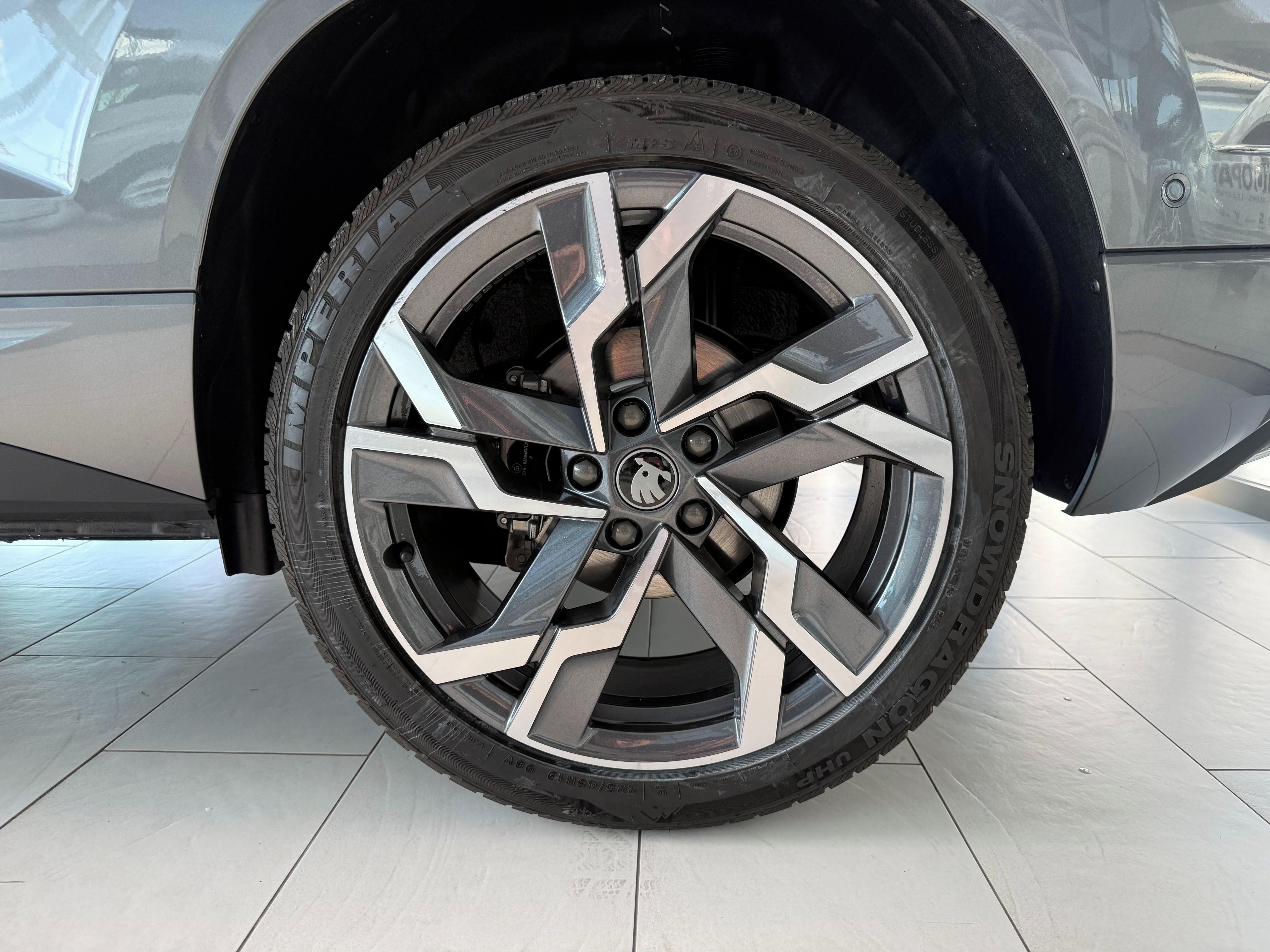 Škoda Karoq, 2,0 TSI 140 kW 4x4 - fotka 4