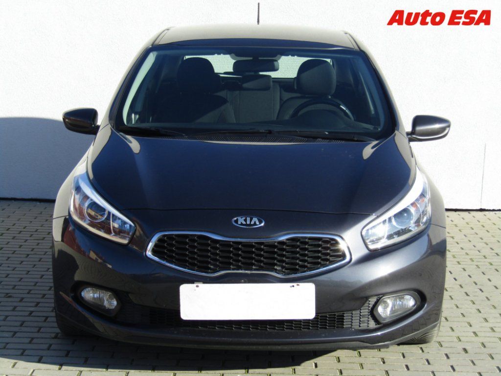 Kia Cee´d, 1.4i,1.maj,ČR - fotka 2