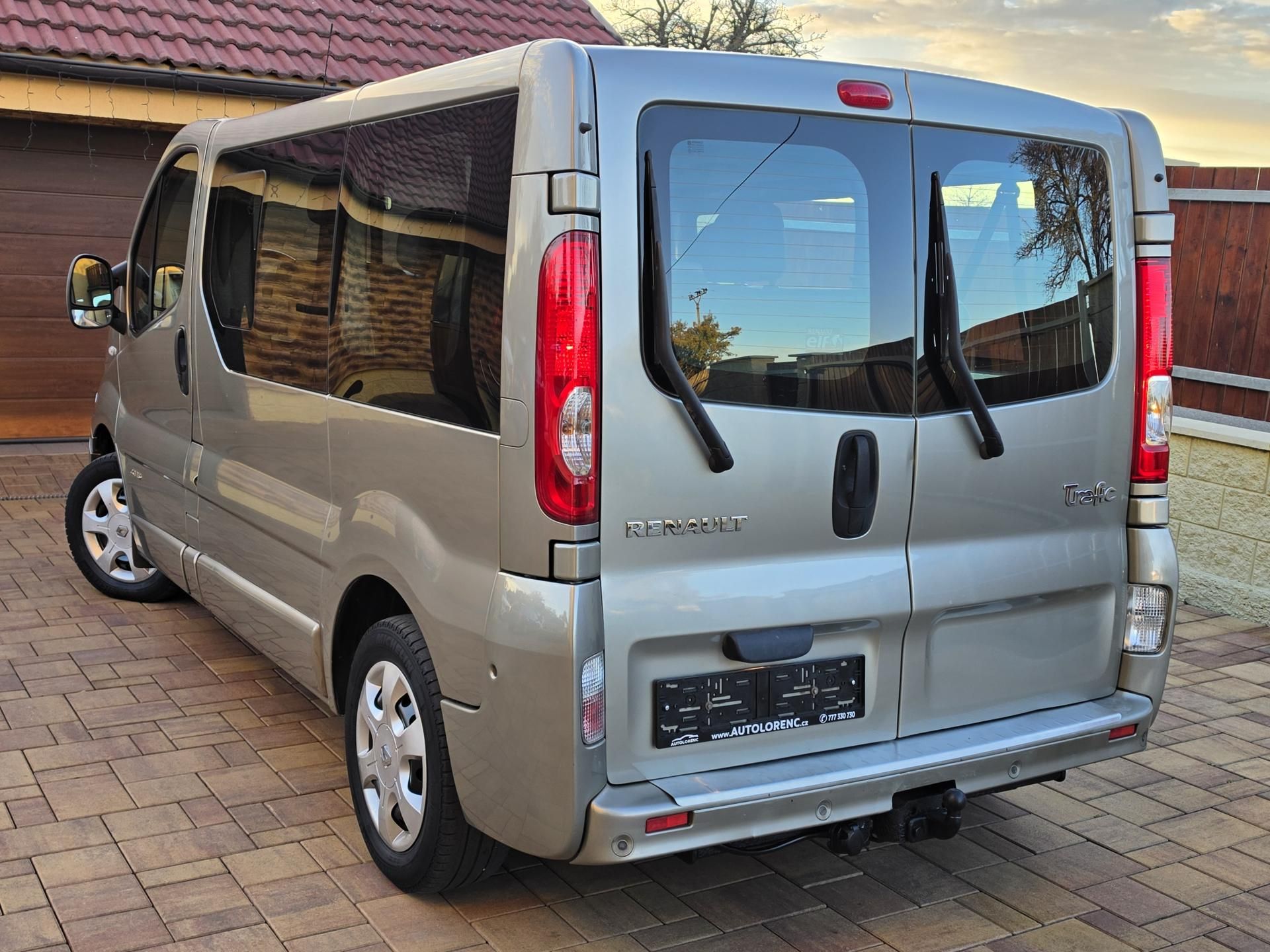 Renault Trafic, 2.0dCi 84kW 9-MÍST*AC*TAŽNÉ* - fotka 3