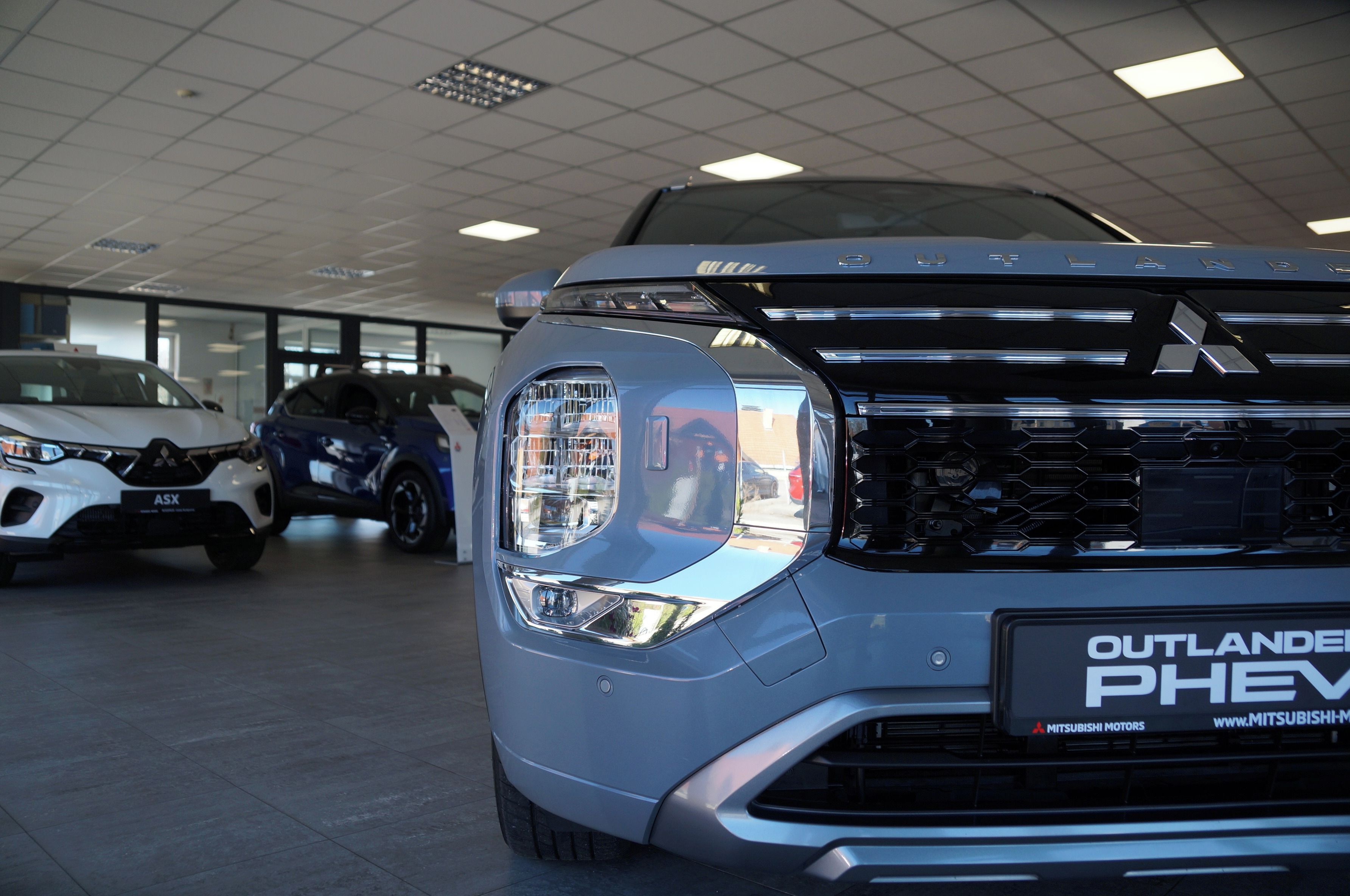 Mitsubishi Outlander, PHEV 2,4L INTENSE - fotka 2