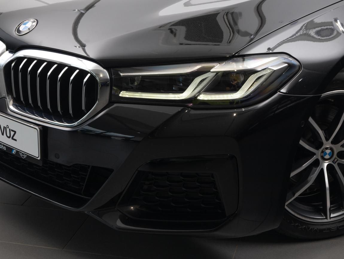 BMW Řada 5, 520d xDrive - fotka 6