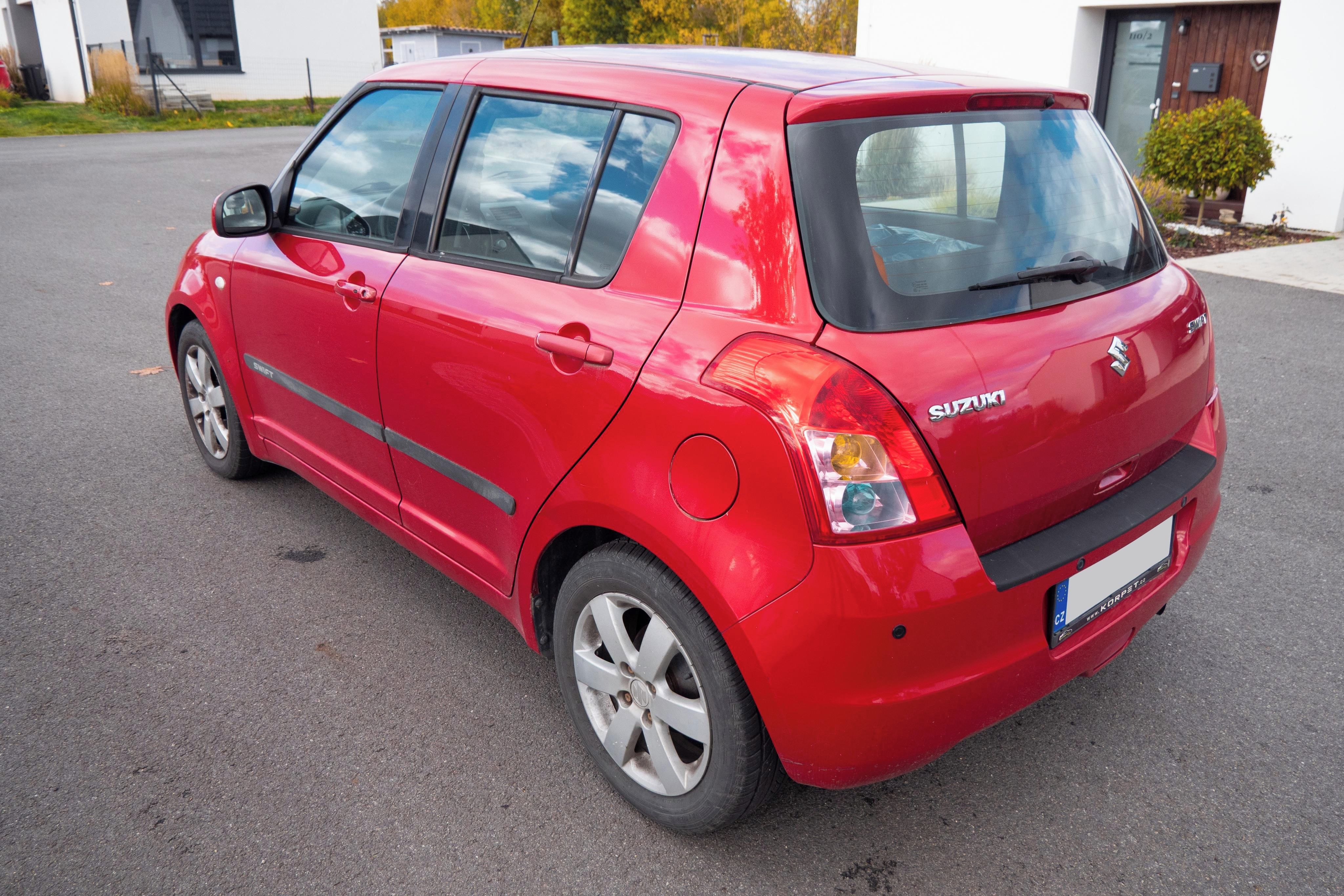Suzuki Swift, 1.3i 67kW, klima - fotka 4