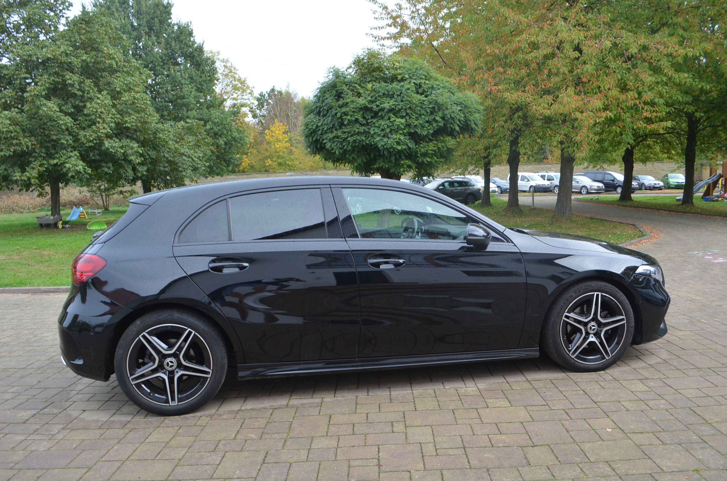 Mercedes-Benz Třídy A, A180D*AMG*2025*BLACK*72TIS.KM - fotka 4