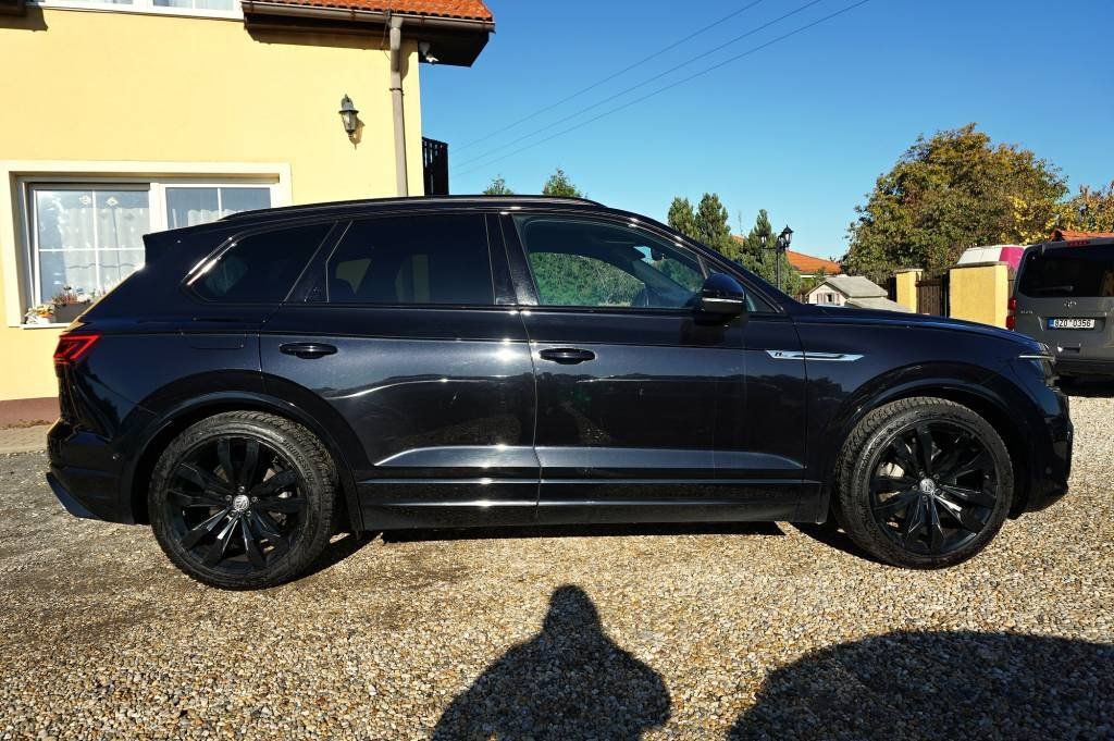 Volkswagen Touareg, R-LINE 3,0 TDI V6 210 kW - fotka 4