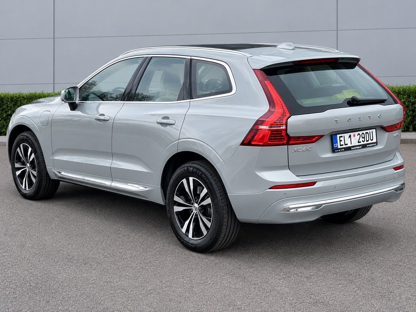 Volvo XC60, T6 AWD PHEV PANORAMA 1.maj ČR - fotka 3