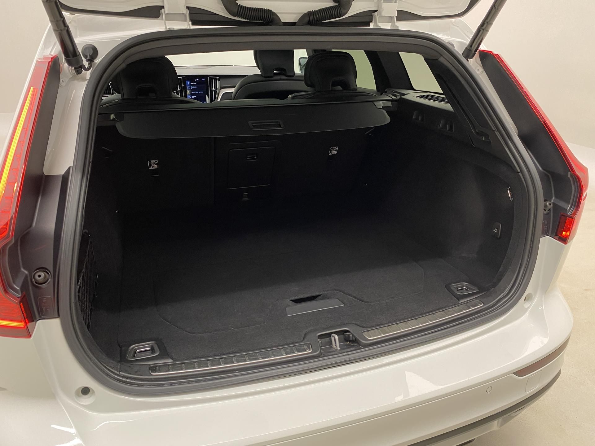 Volvo V60, B4 DARK PLUS AUT - fotka 6