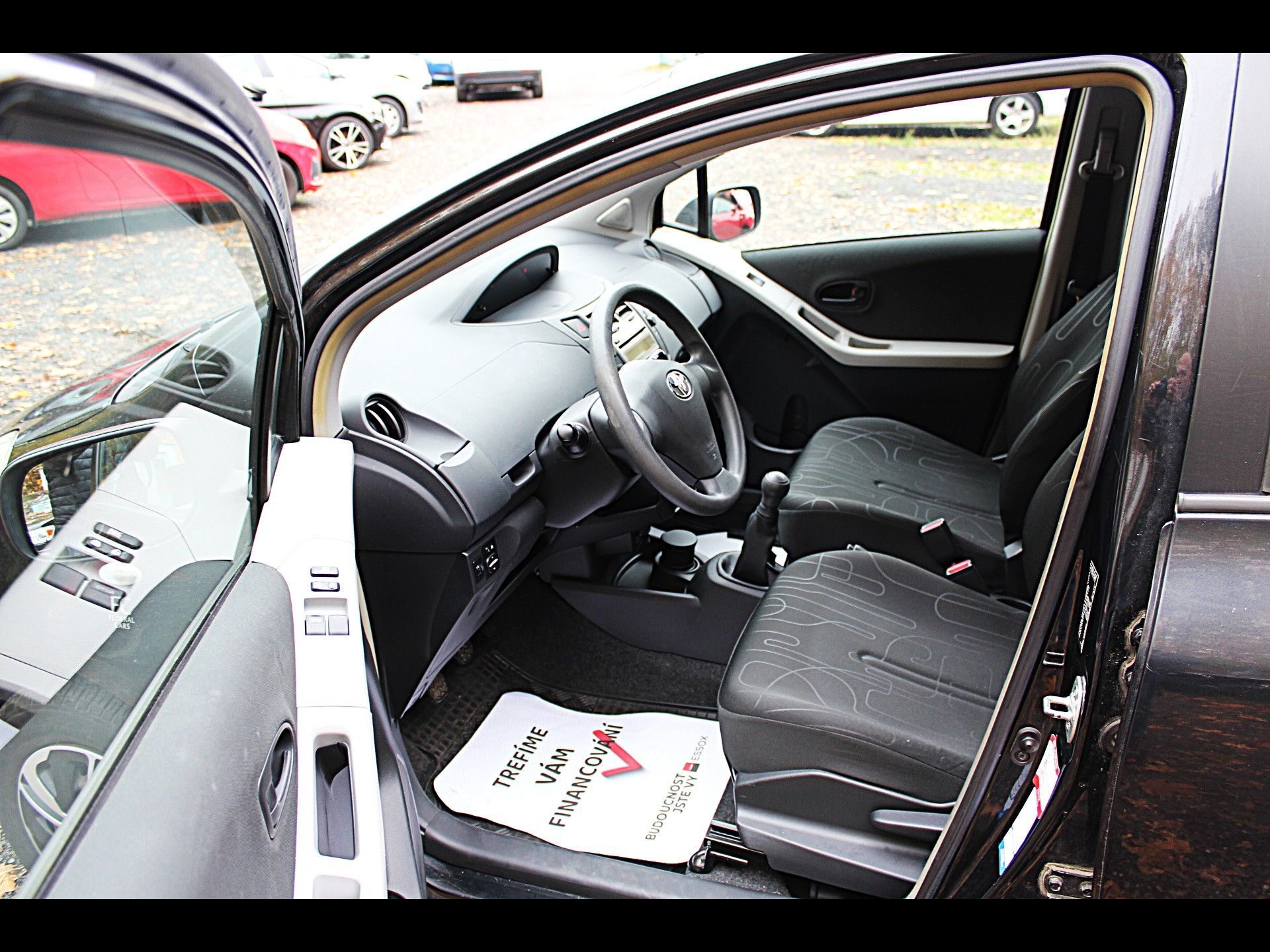 Toyota Yaris, 1.0i 51 kW 72190 KM - fotka 6