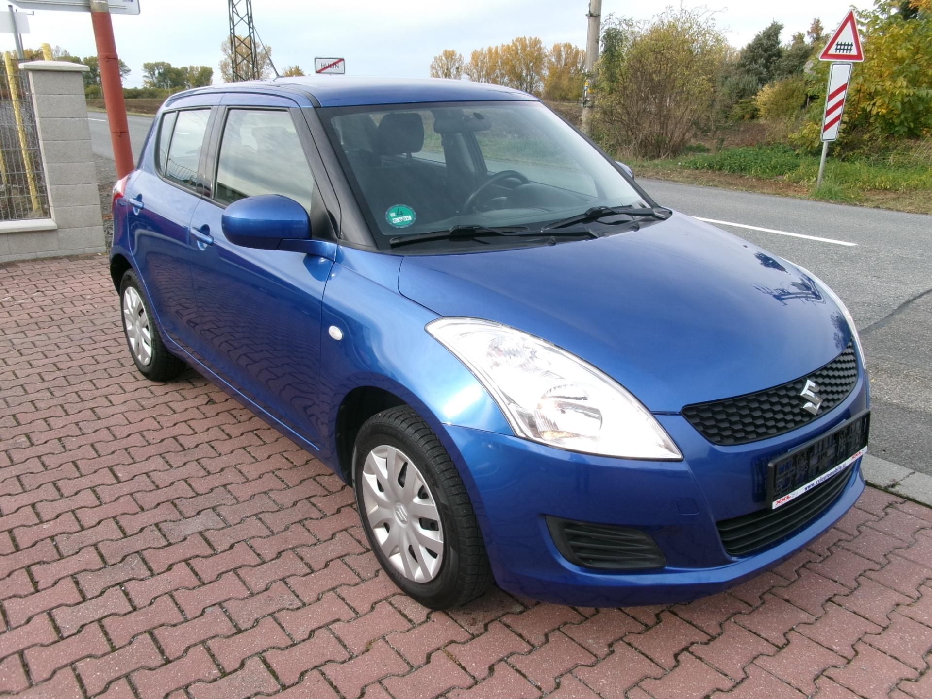 Suzuki Swift, 1,3i KLIMA 4x4 VÝHŘEV USB - fotka 3