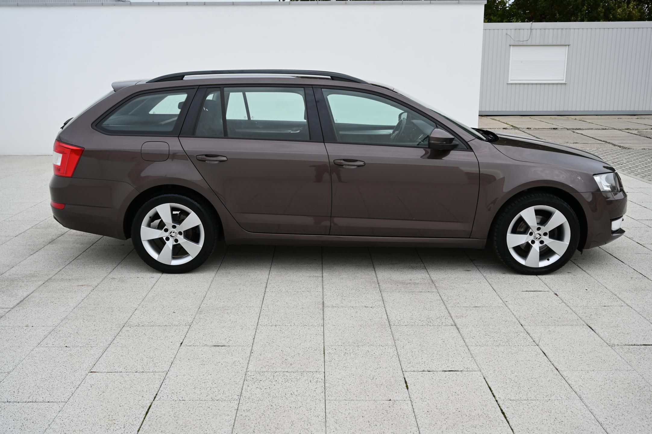 Škoda Octavia, 2.0TDI 110KW Elegance 12/2013 - fotka 4