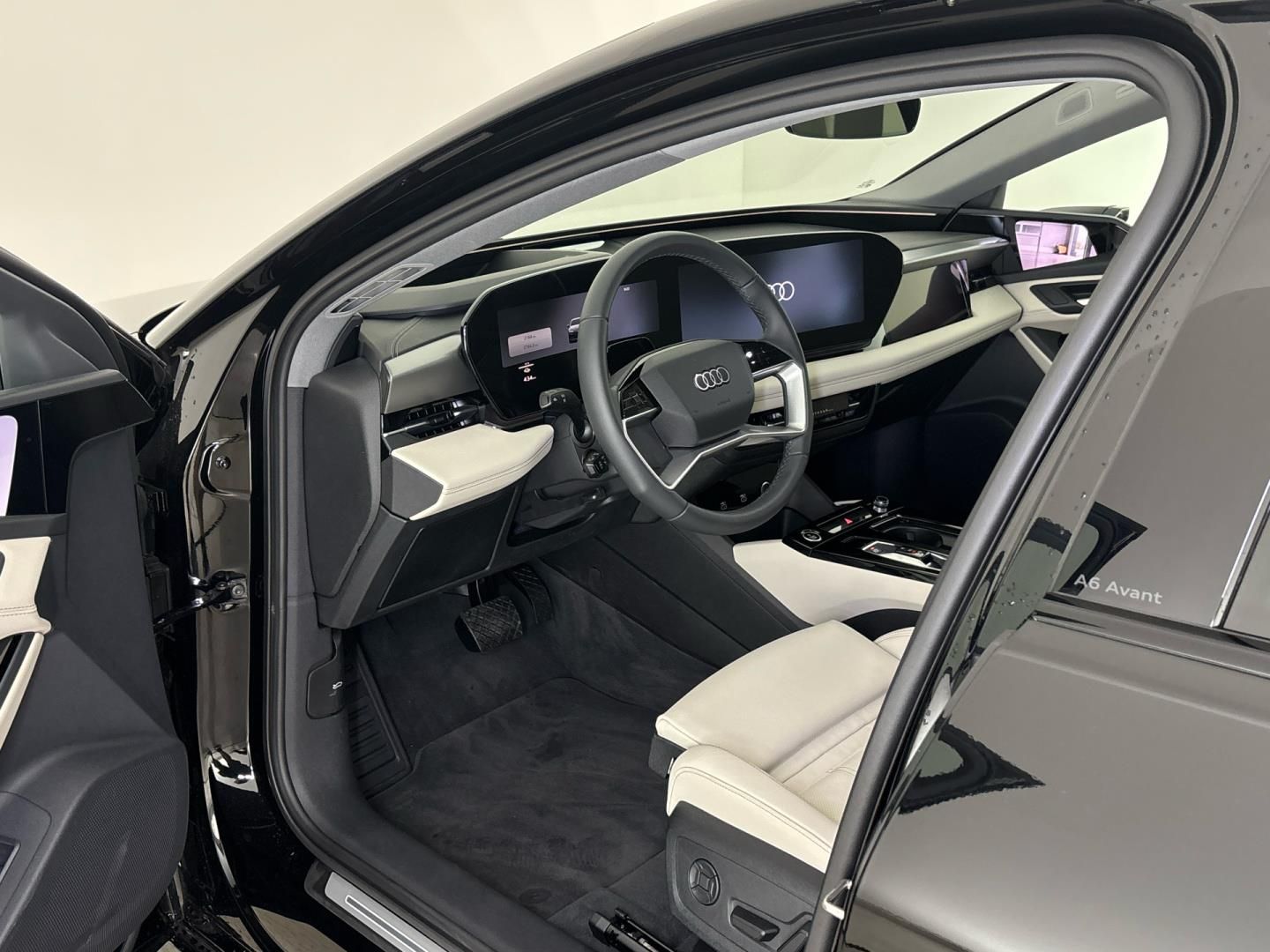 Audi A6 Avant, 0.0 e-tron / 315 kW quattro 10 - fotka 6