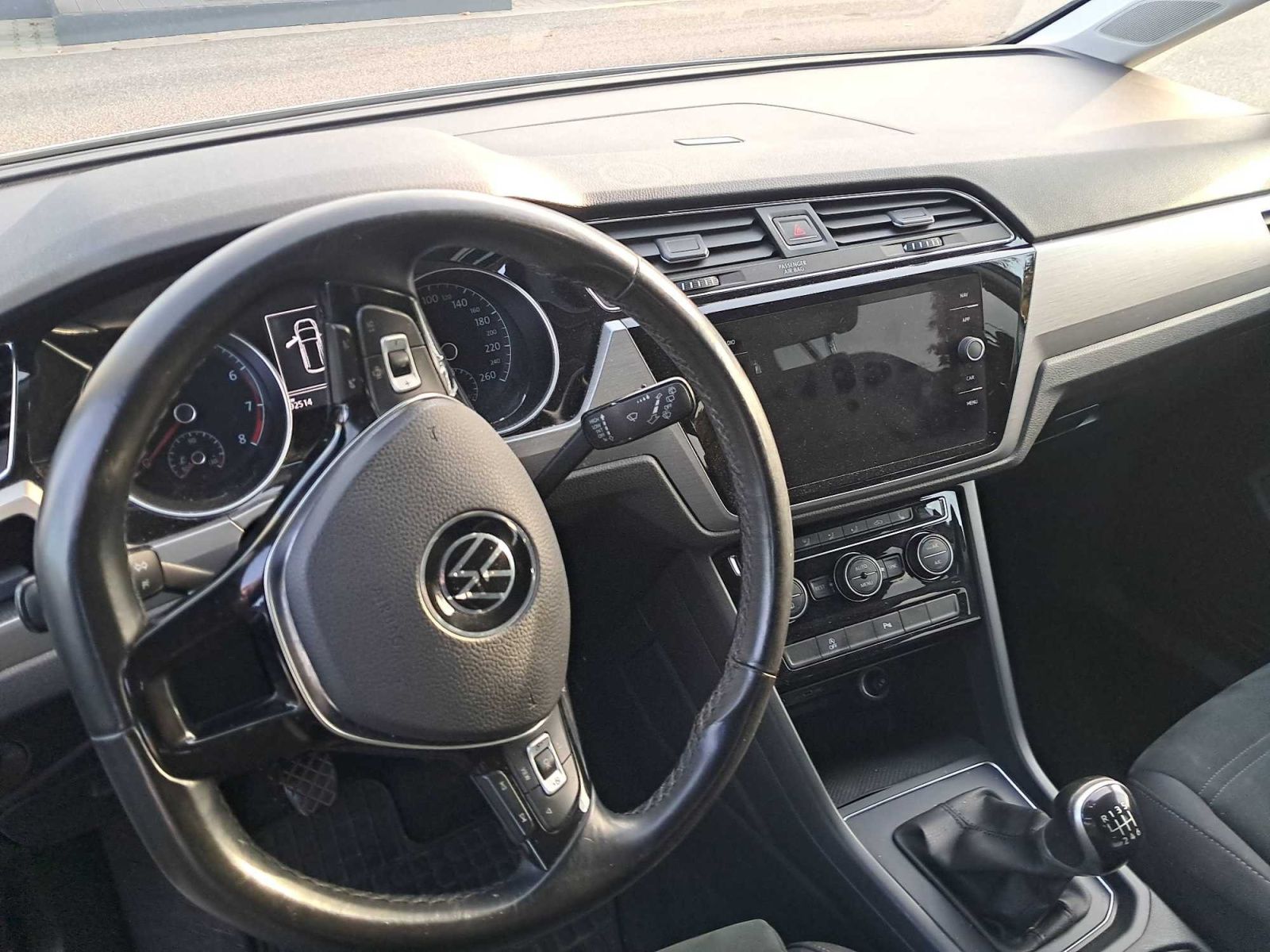 Volkswagen Touran, 1.5 TSI, ČR,1.maj, Serv.kniha - fotka 3