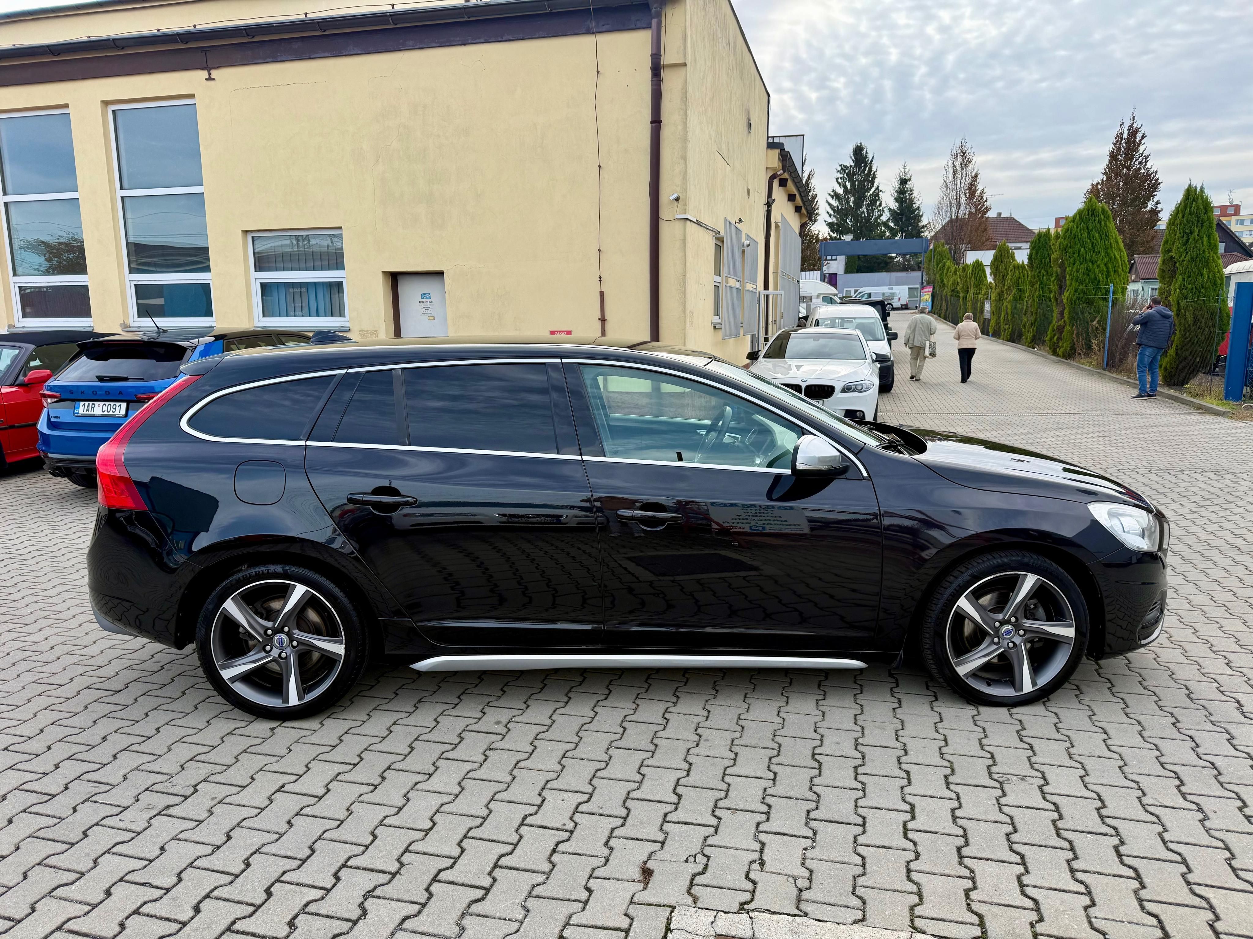 Volvo V60, 2.0 D4 R-Design 5. valec, DPH - fotka 4