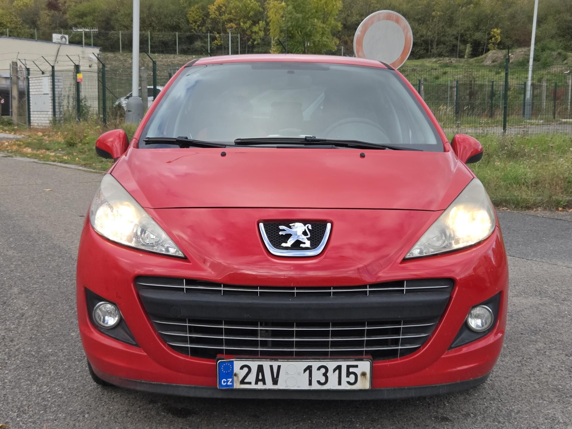Peugeot 207, 1,4i lze i na splátky VŠEM! - fotka 2