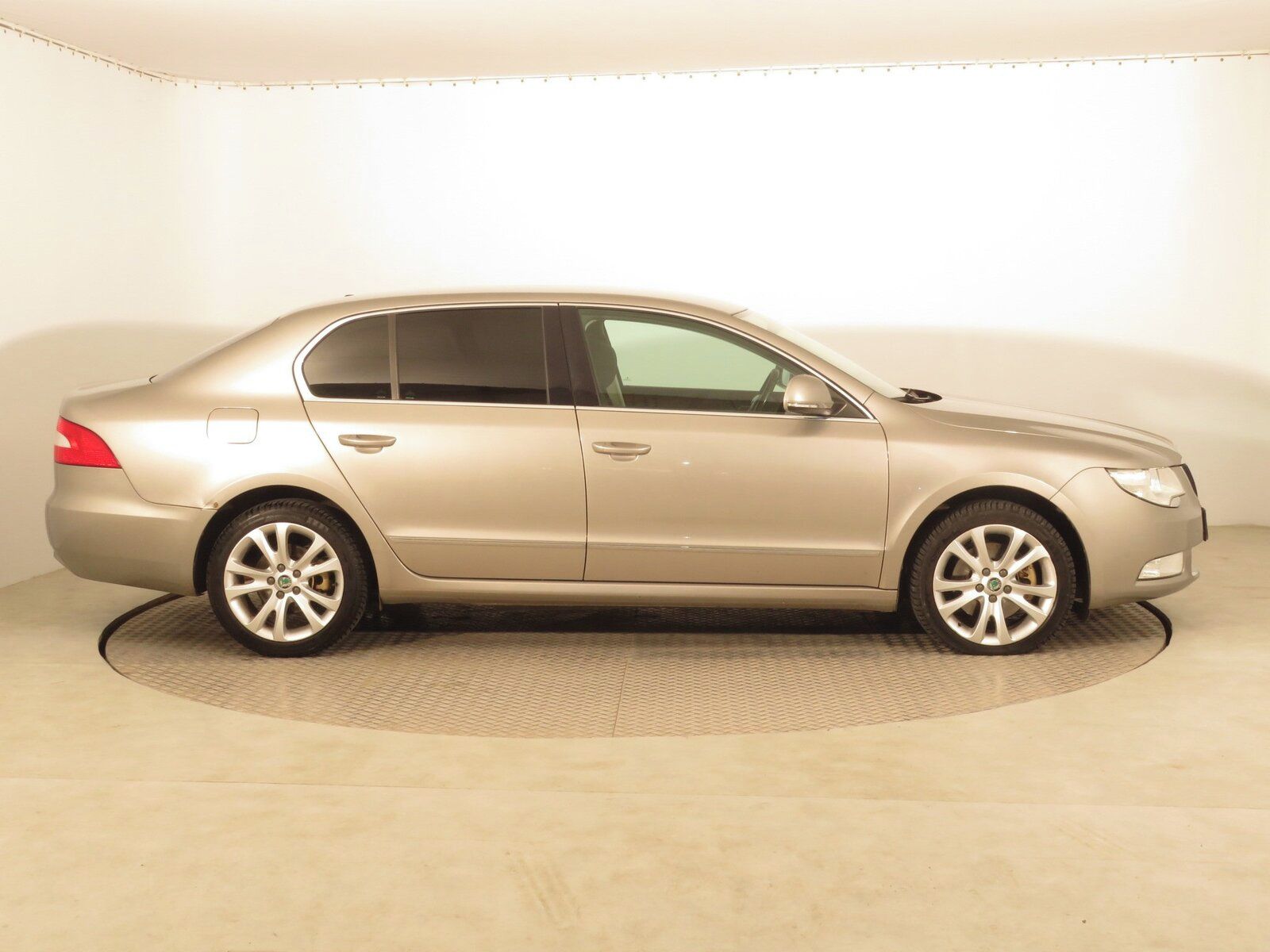 Škoda Superb, 2.0 TDI - fotka 6