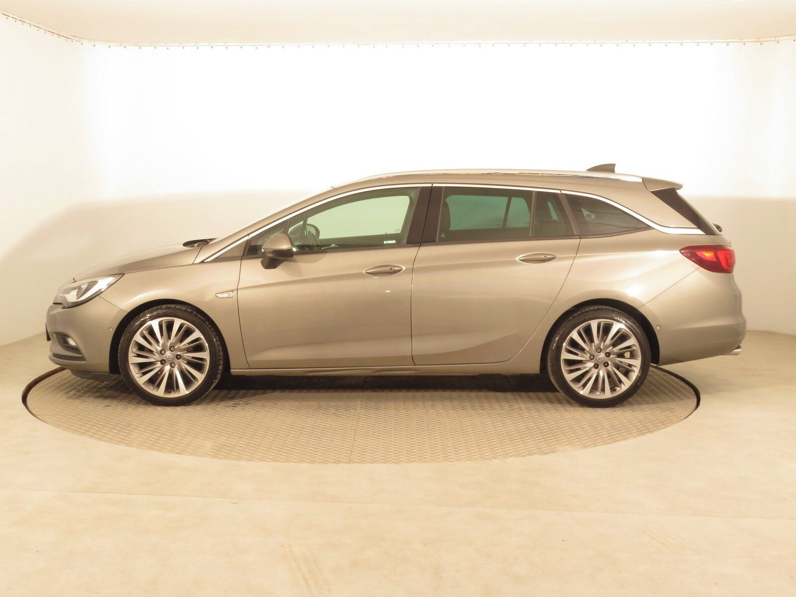 Opel Astra, 1.6 BiCDTI, Innovation - fotka 3