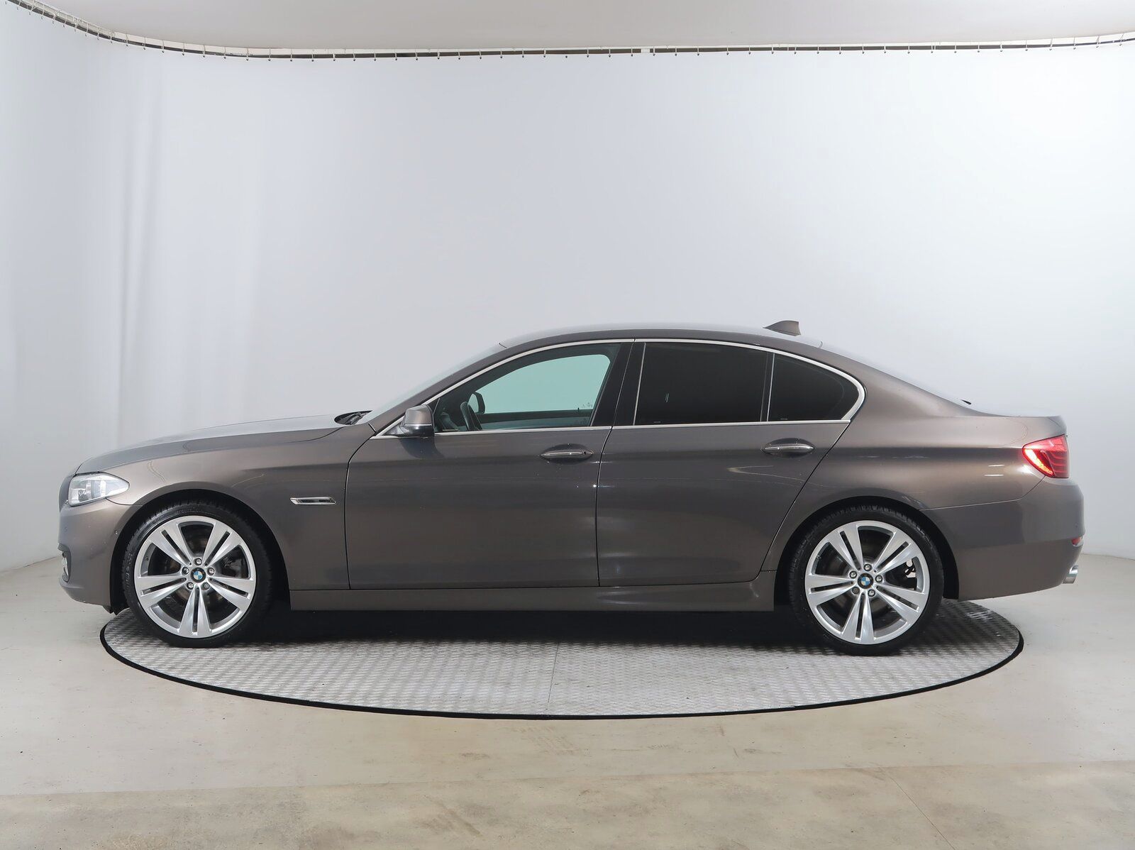 BMW Řada 5, 520d xDrive, 4X4, Automat - fotka 3