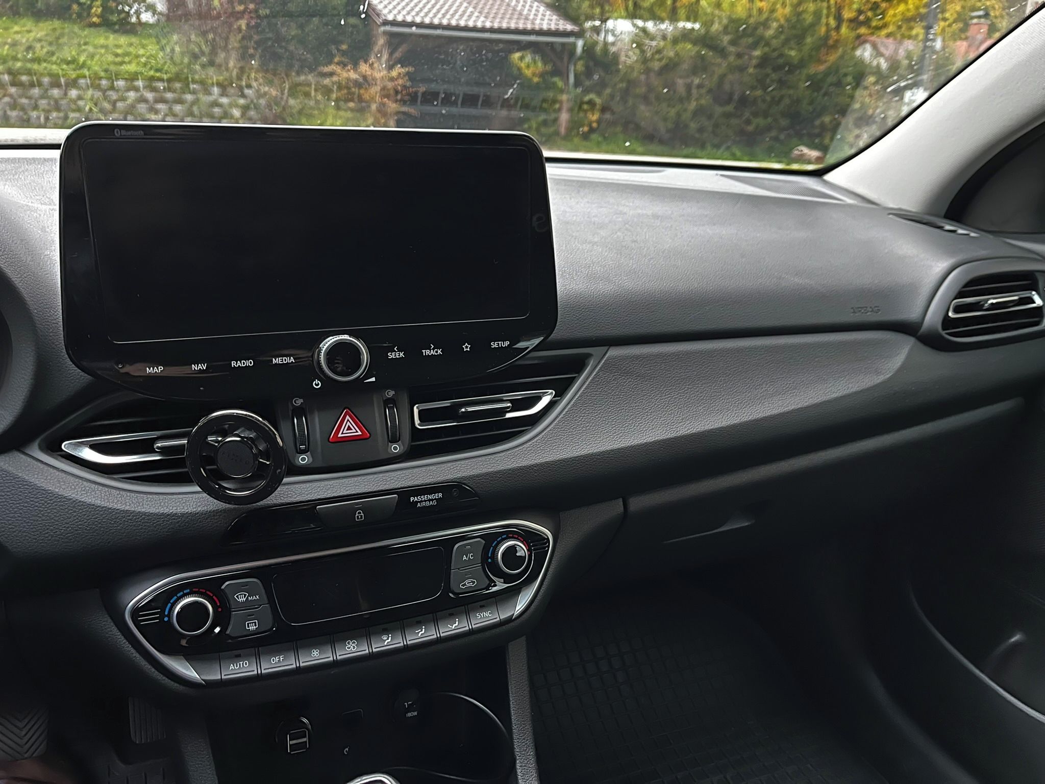 Hyundai i30, 1.5 DPi, tažné, vyhřev sedadel - fotka 5