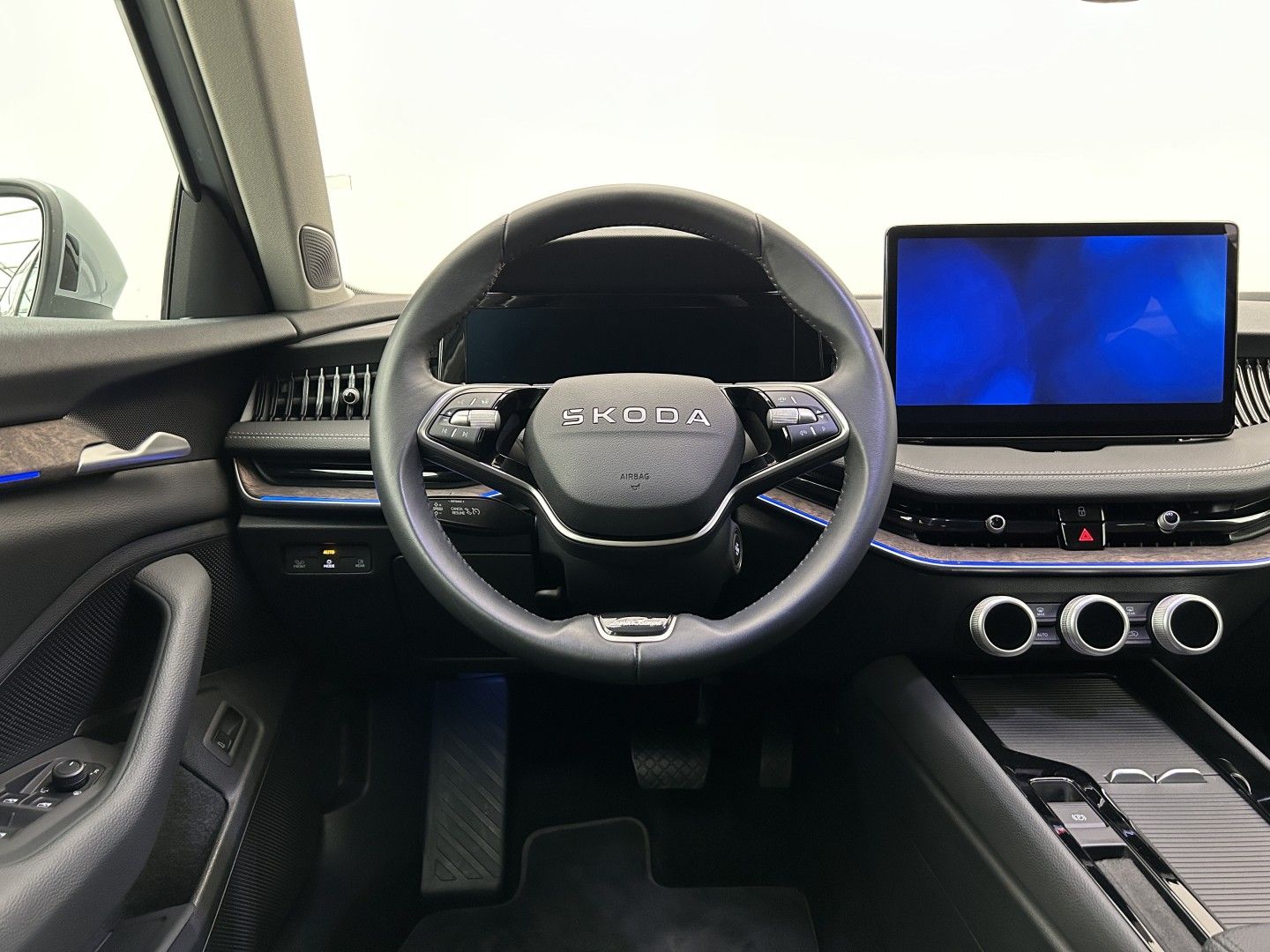 Škoda Superb, 2.0TDI 142kW 4x4  L & K - fotka 5