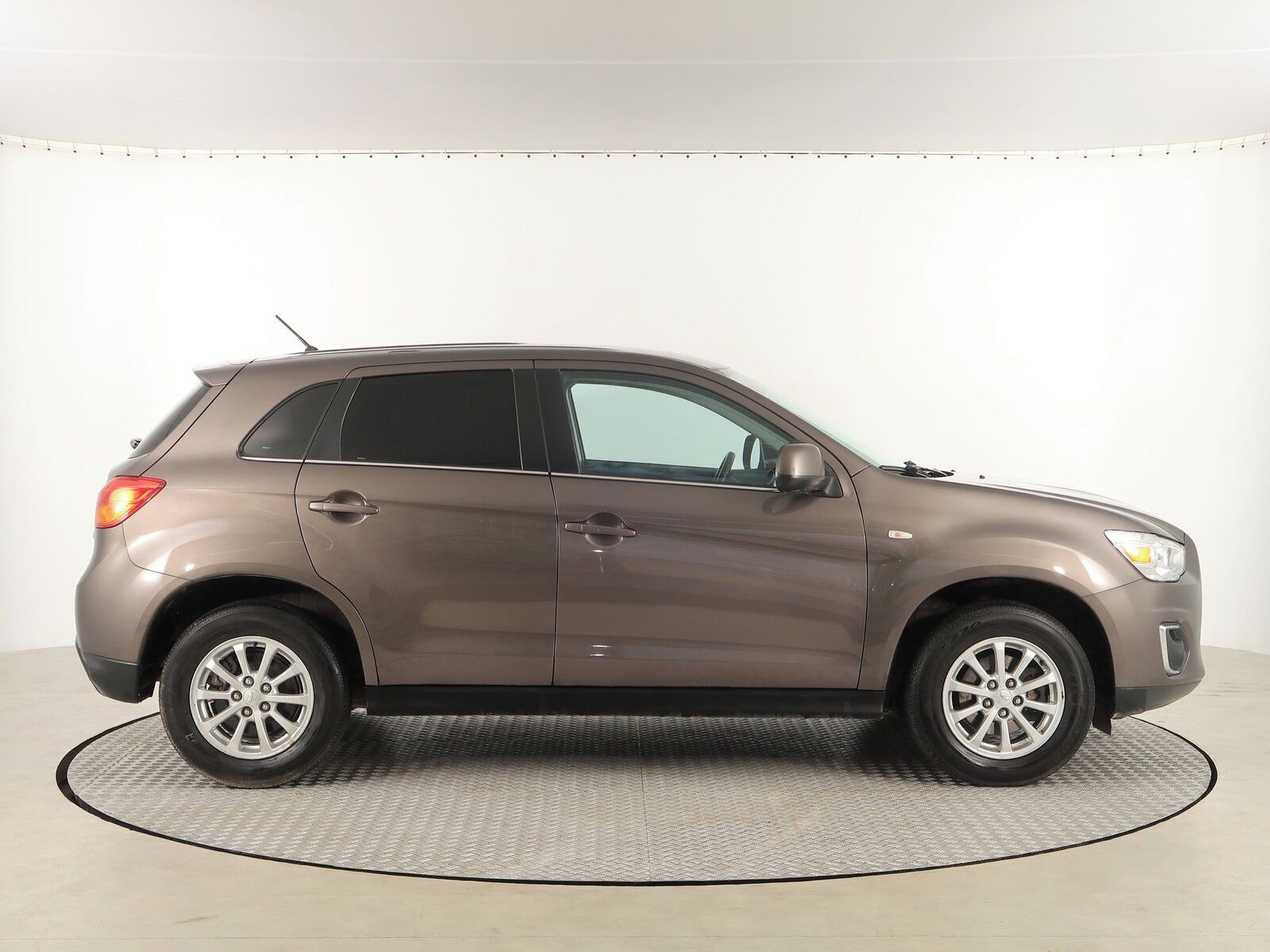 Mitsubishi ASX, 1.8 DI-D MIVEC, 4X4 - fotka 6