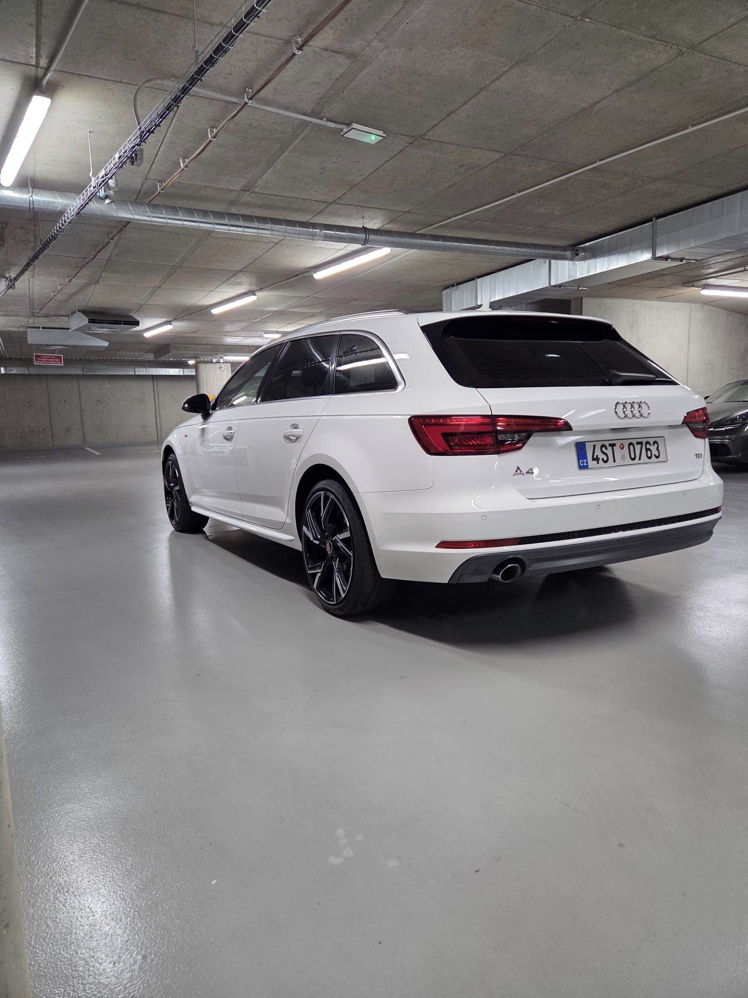 Audi A4 Avant, 2.0 TDI 110 kW | S line | Matr - fotka 4