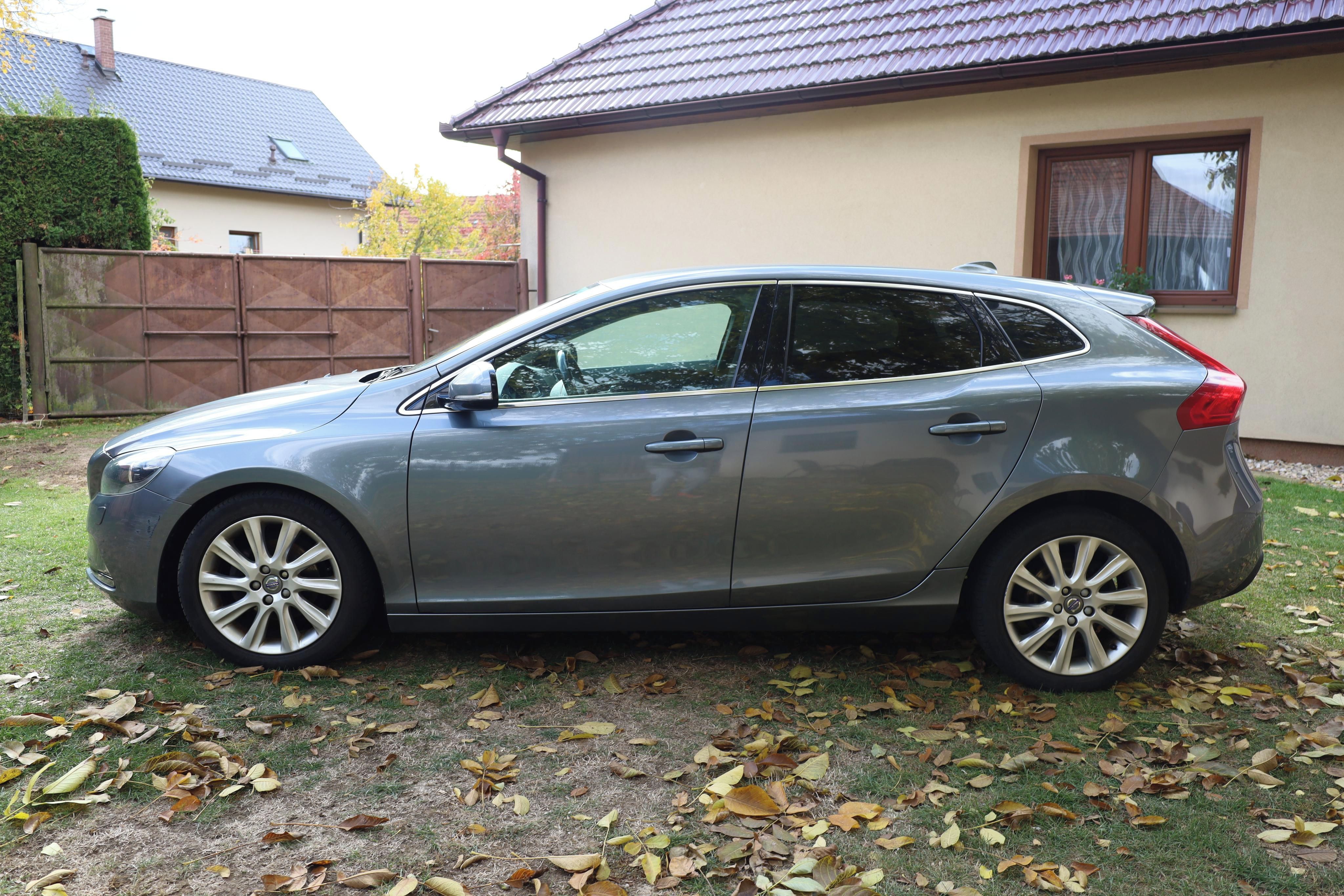 Volvo V40, D2 vyšší výbava - fotka 4