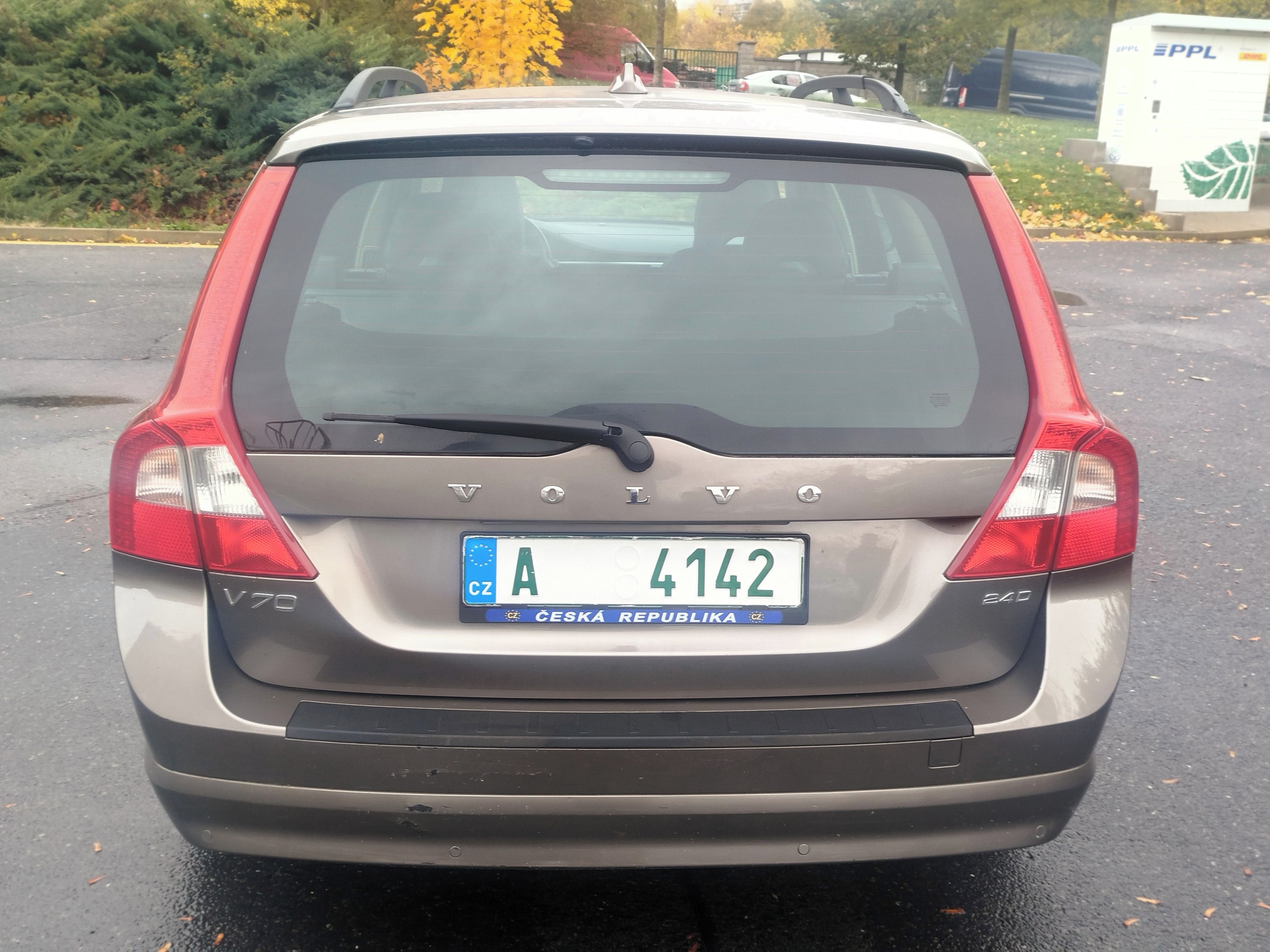 Volvo V70, 2.4 D5, manuál - fotka 3