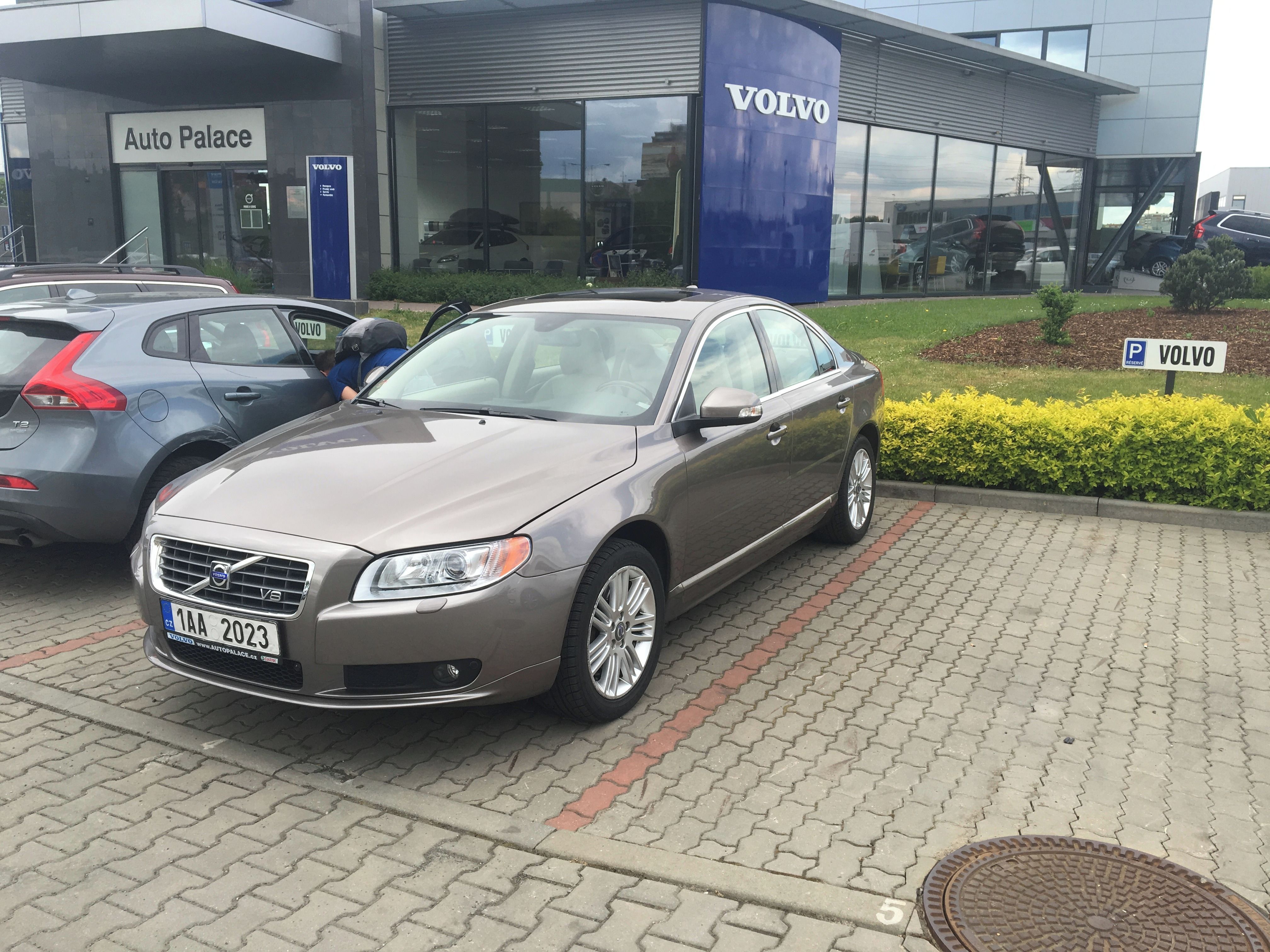 Volvo S80, V8 - fotka 2
