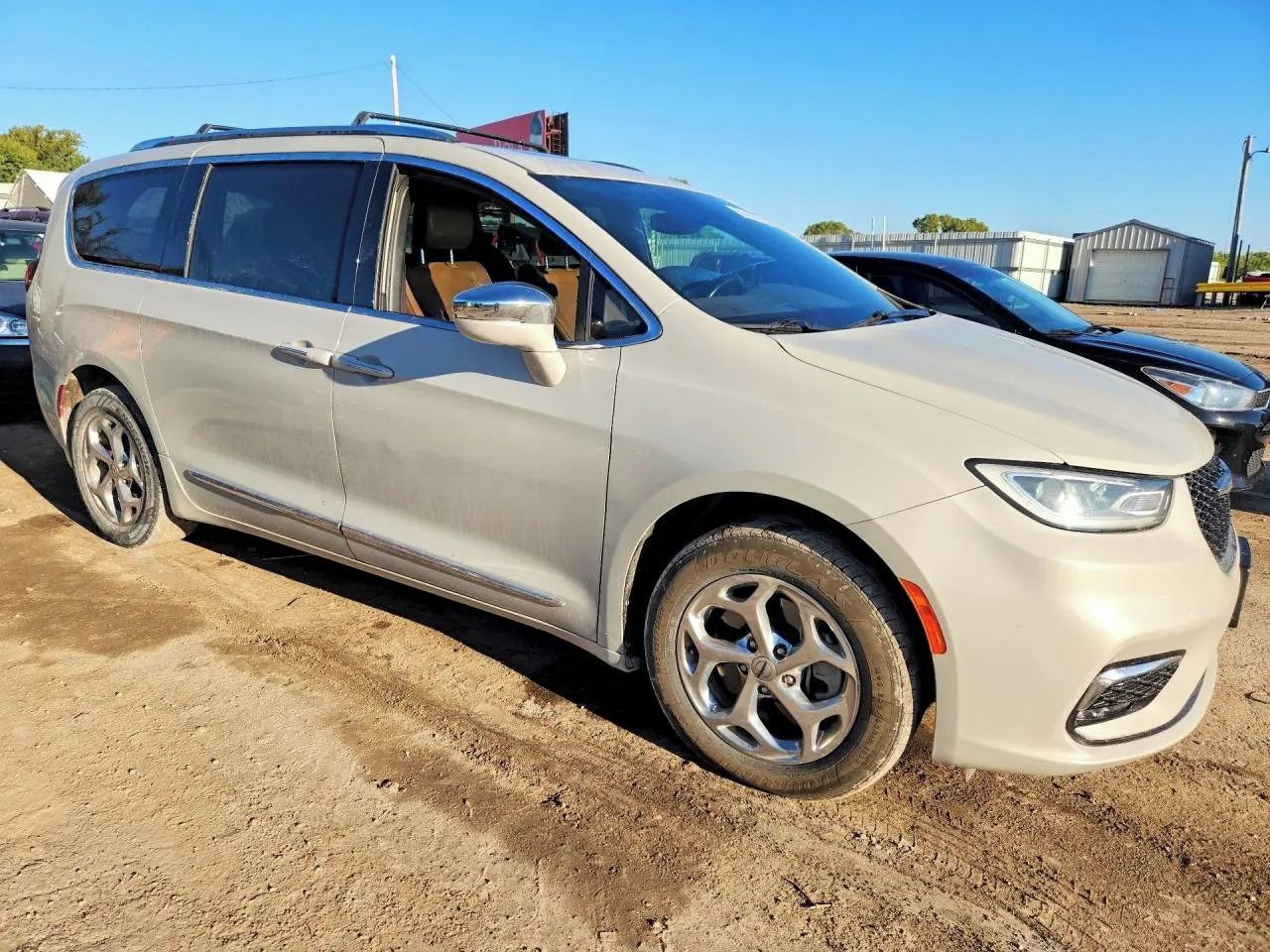 Chrysler Pacifica, Auto na cestě - fotka 2