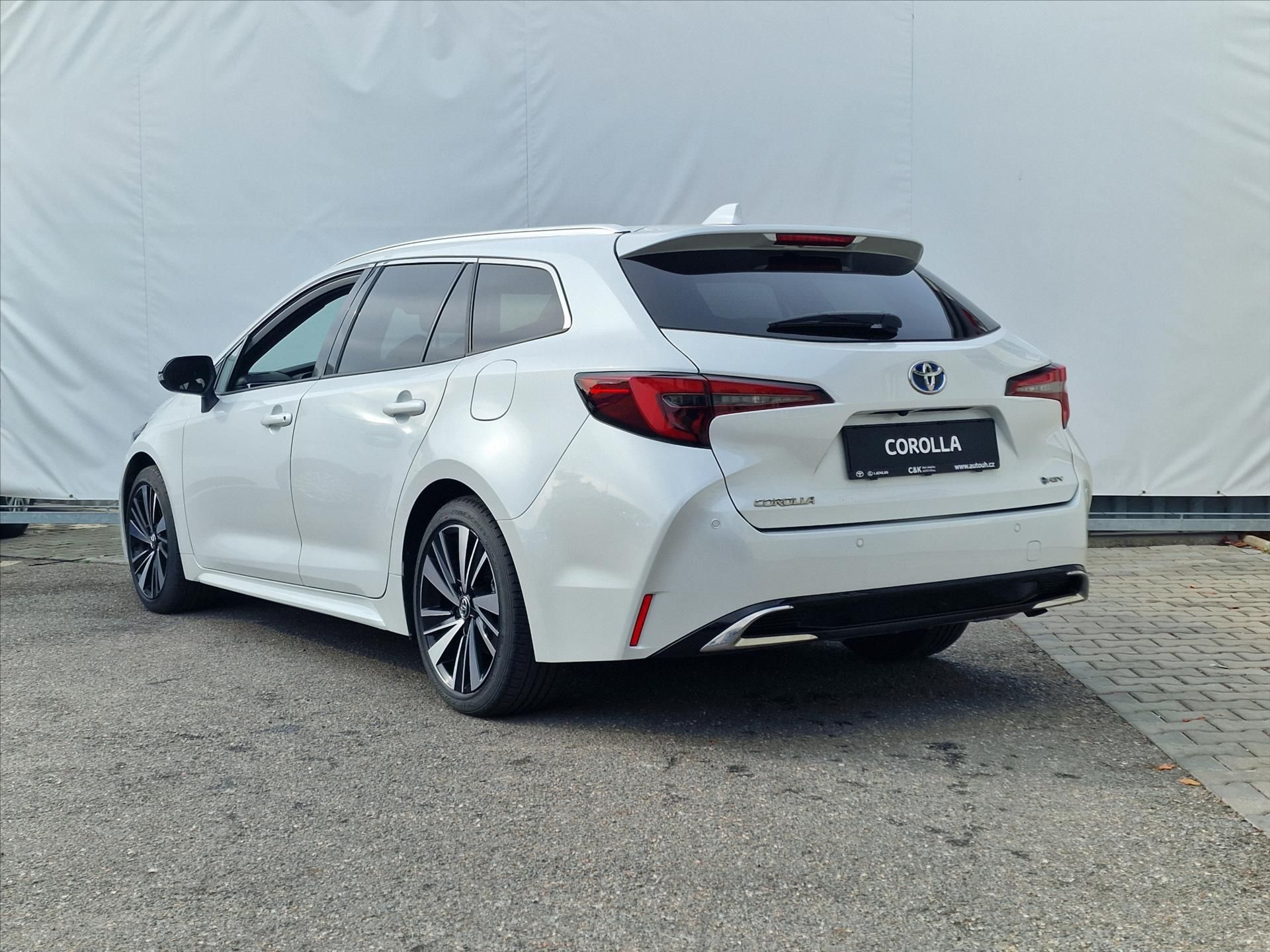Toyota Corolla, 1,8 Hybrid e-CVT 140k  TS Styl - fotka 3