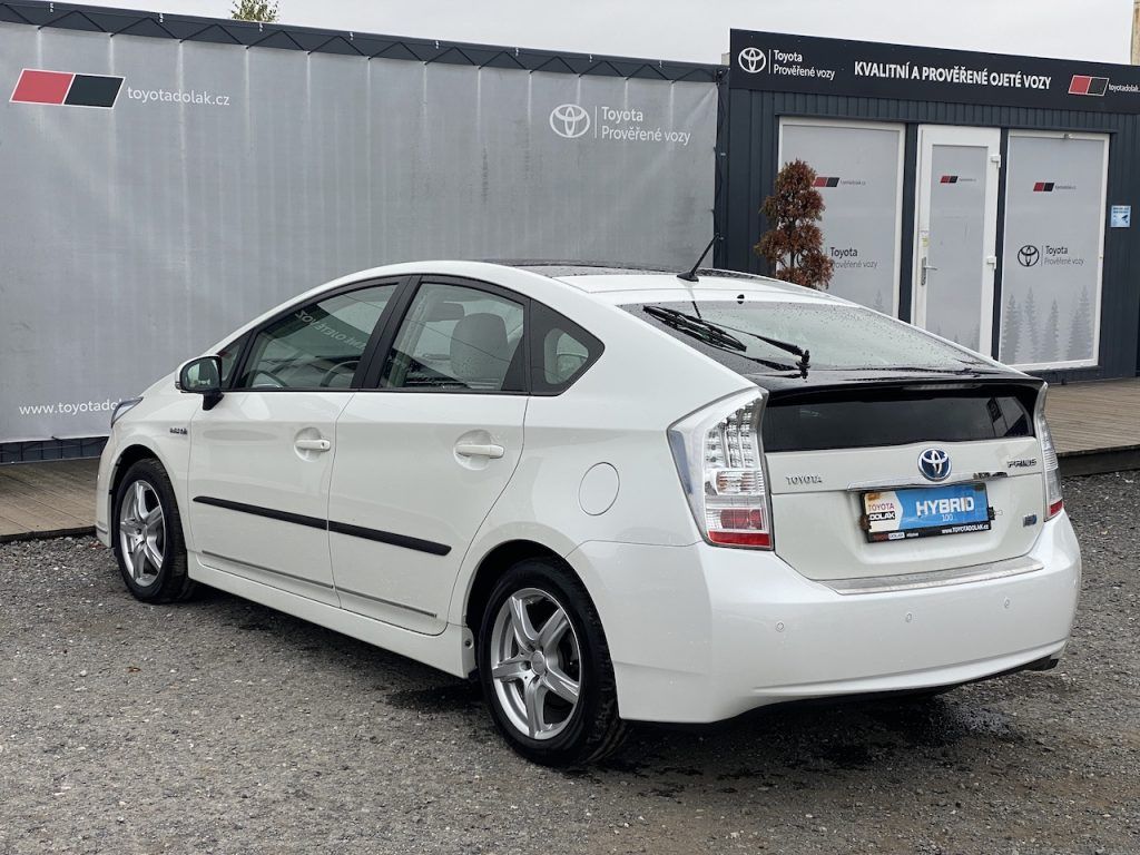 Toyota Prius, 1.8HSD, 2x kola, navi, head-up - fotka 5