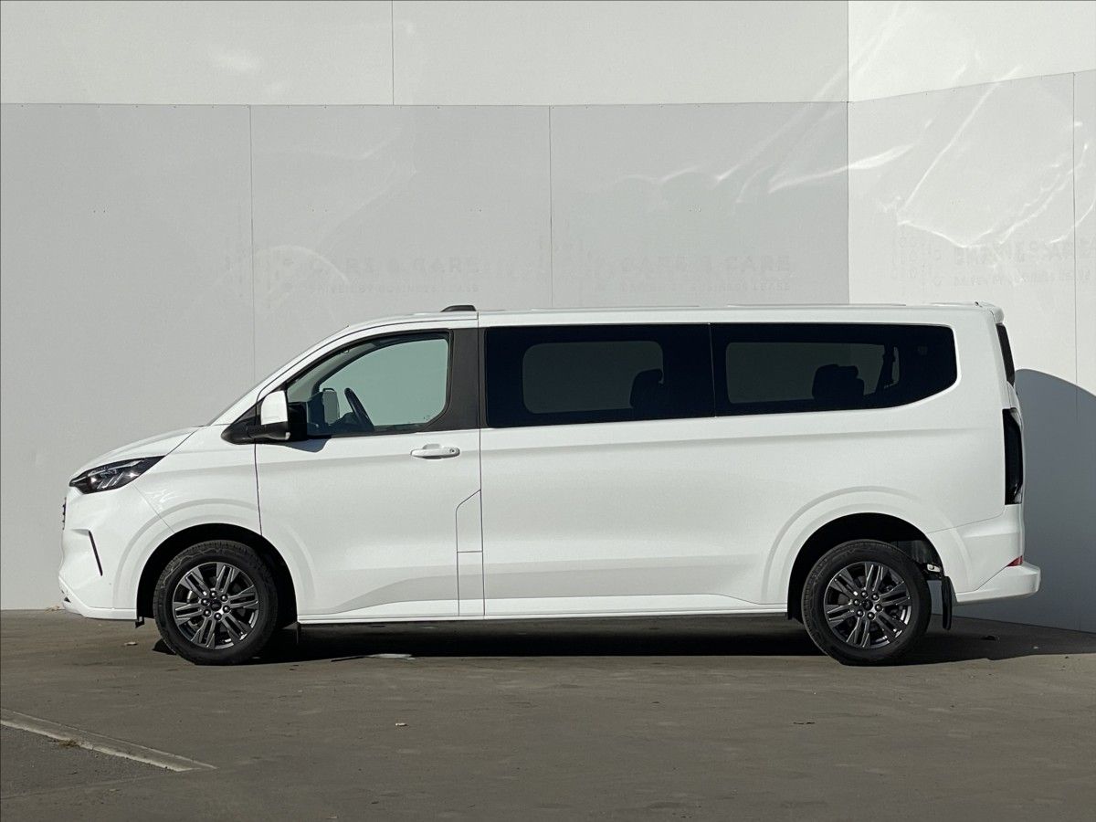 Ford Tourneo Custom, 2,0 EcoBlue AWD A8 L2 Titanium - fotka 2