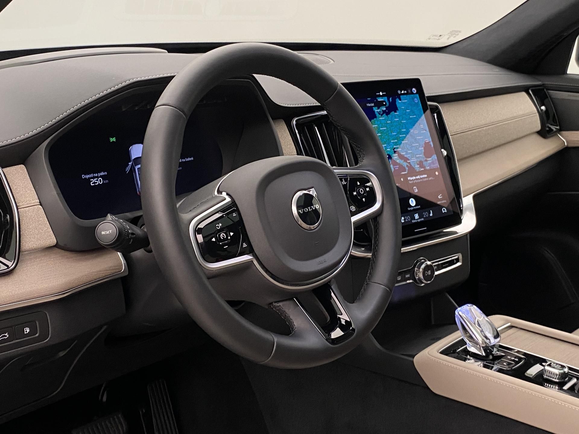Volvo XC90, T8 AWD Plug-in DARK ULTRA - fotka 4