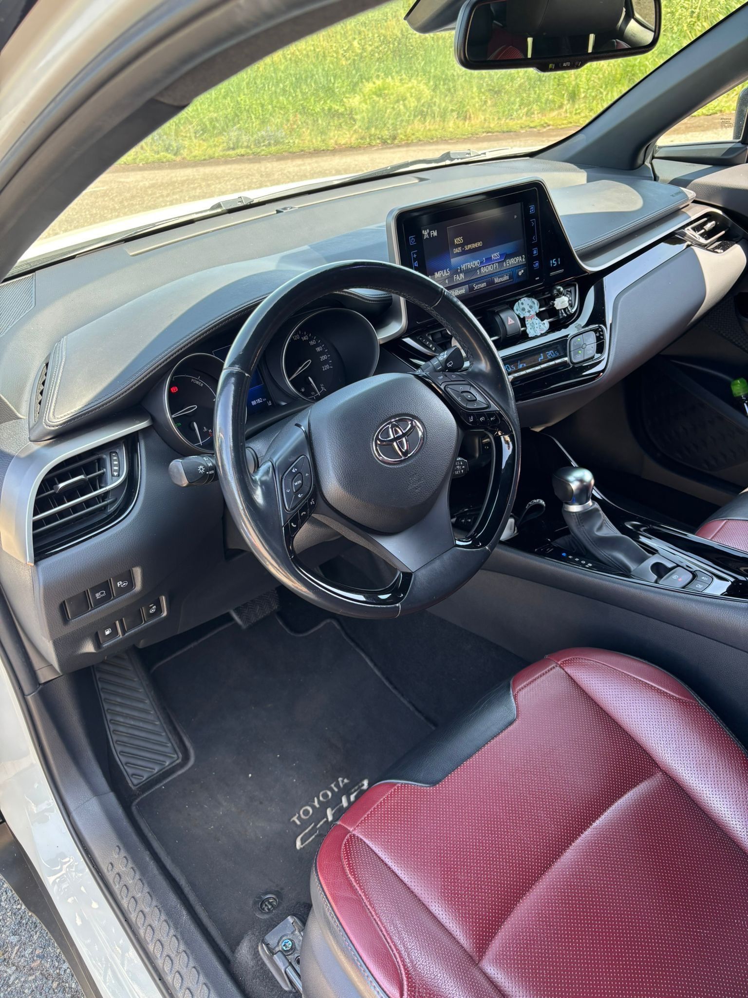 Toyota C-HR, Toyota CHR 1,8 hybrid - fotka 3
