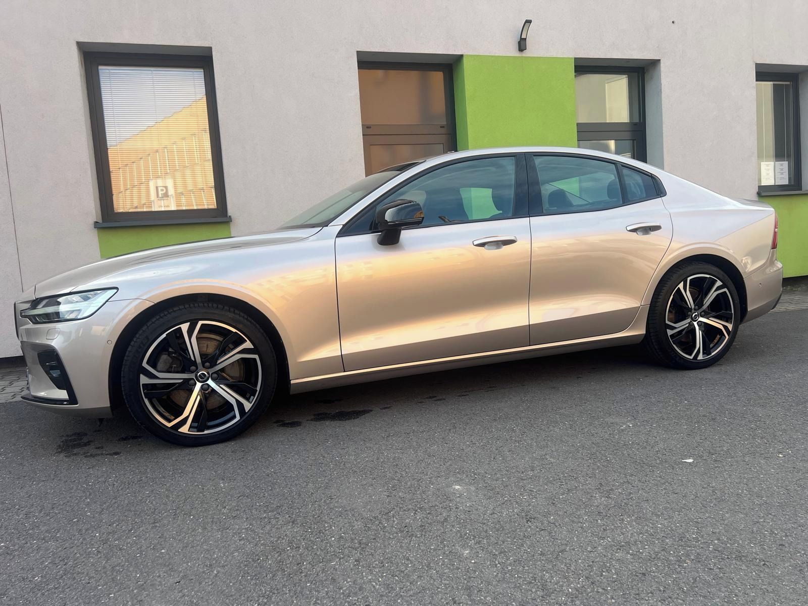 Volvo S60, Volvo S60 B5 AWD Ultimate Dark - fotka 3