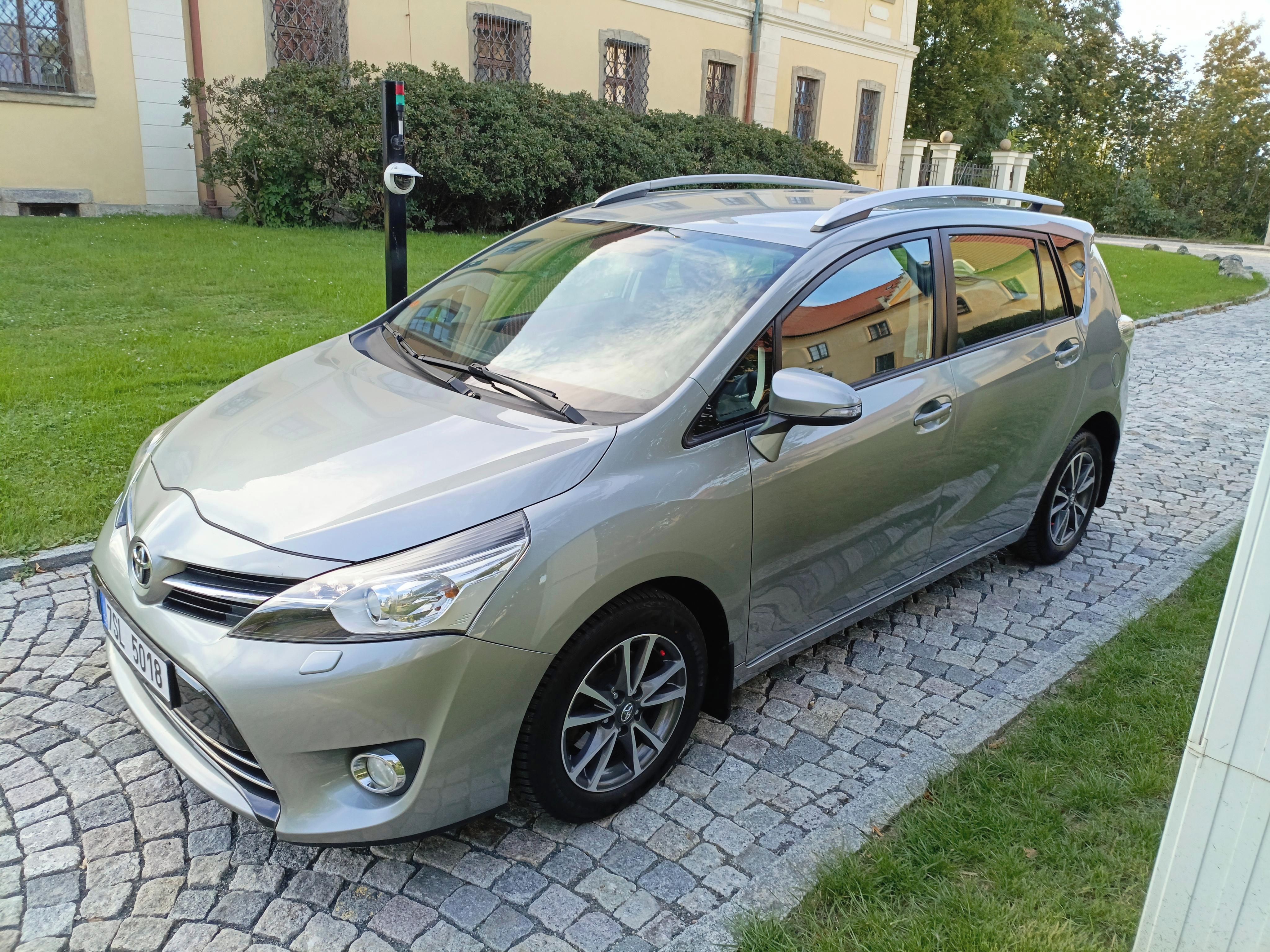 Toyota Verso, benzin AUTOMAT 7mist XENON - fotka 2
