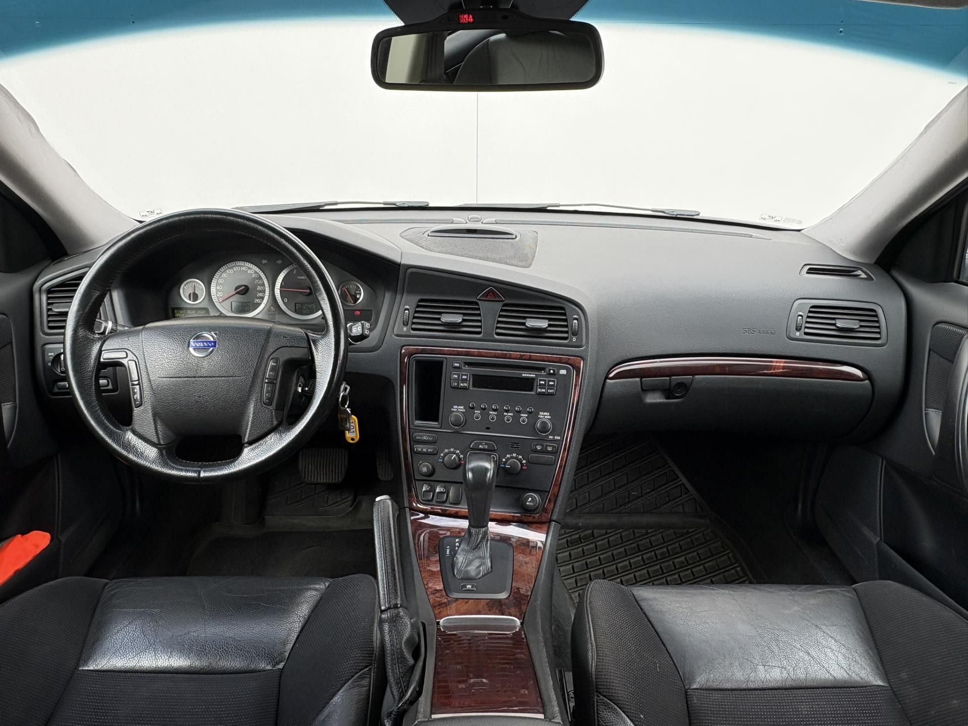 Volvo V70, 2.4 D5 136kW AT - fotka 5