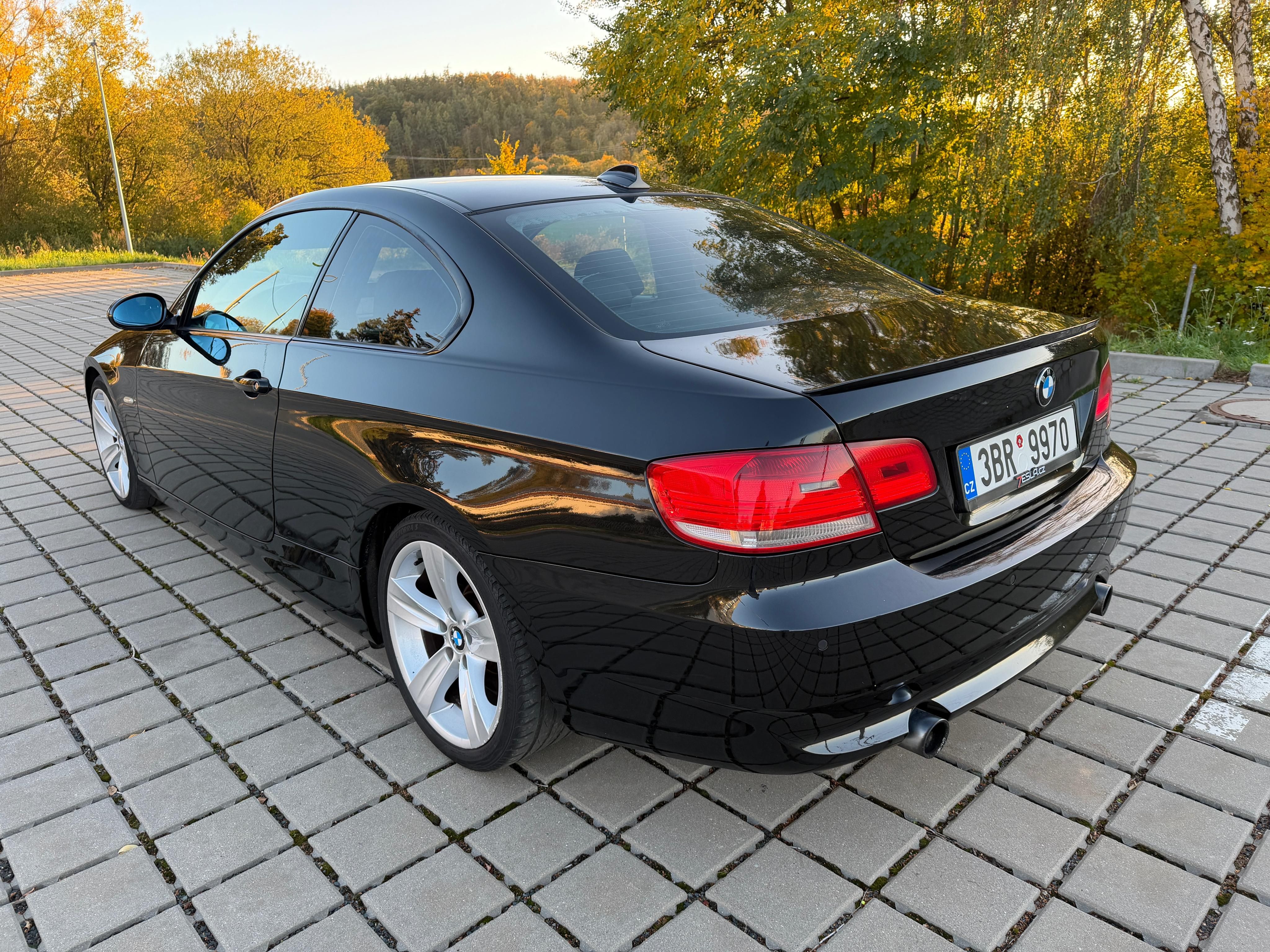 BMW Řada 3, 335i - 225W - kupé - fotka 4