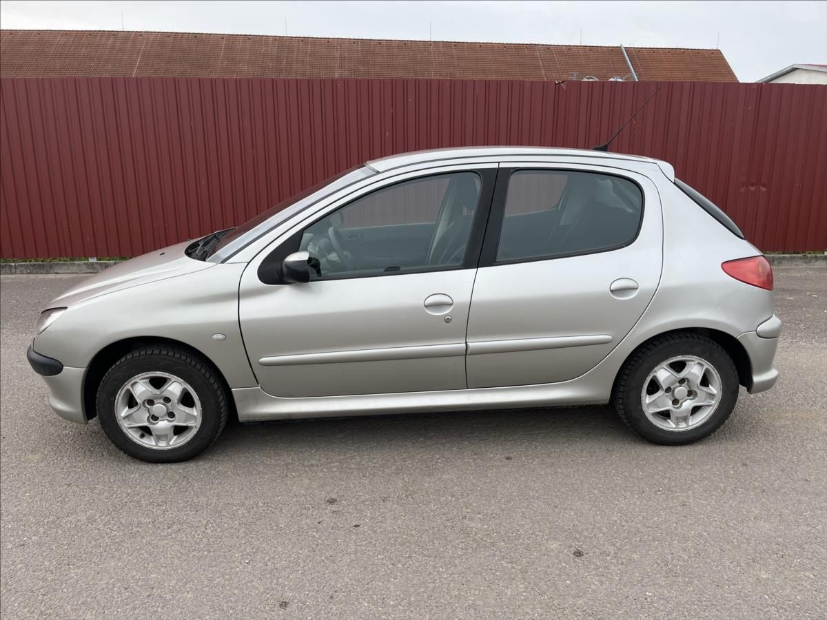 Peugeot 206, 1,4 i ROZVODY SPOJKA NOVÉ PNEU - fotka 4
