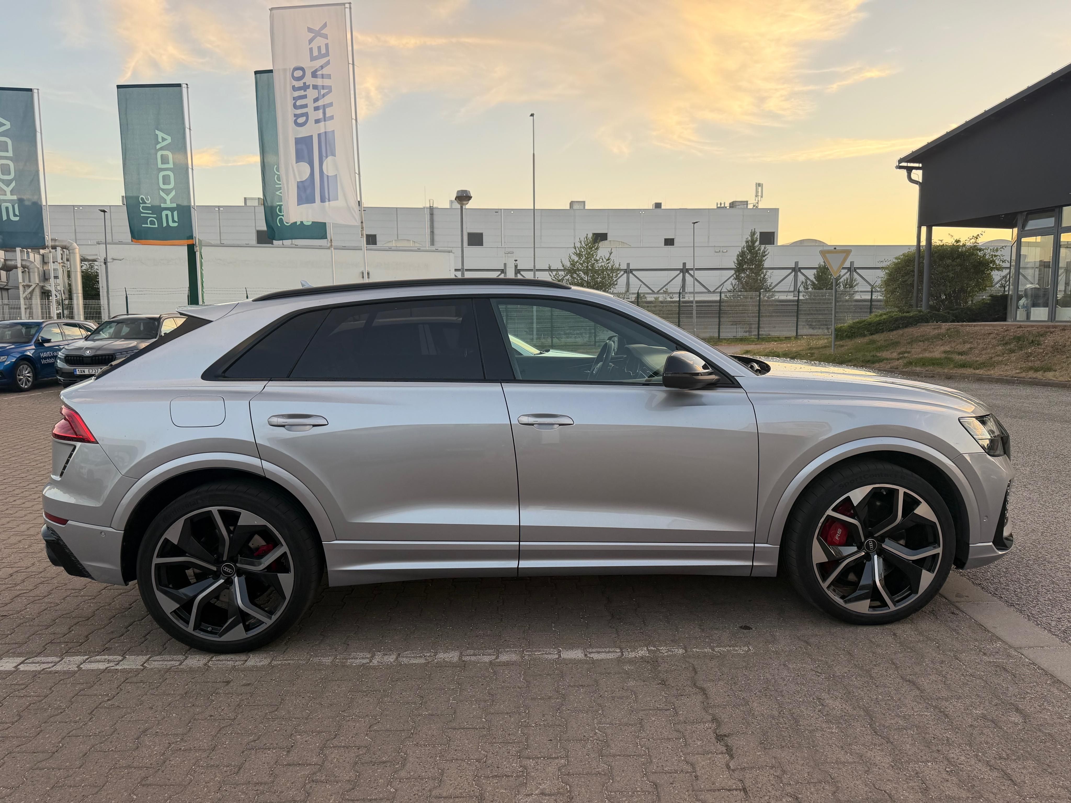 Audi RS Q8, 4.0 441kw TOP stav, garážováno - fotka 4