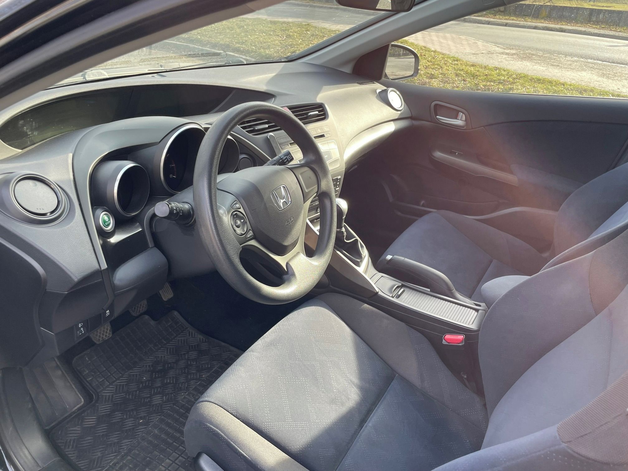 Honda Civic, 2. Majitel, sada pneu - fotka 3
