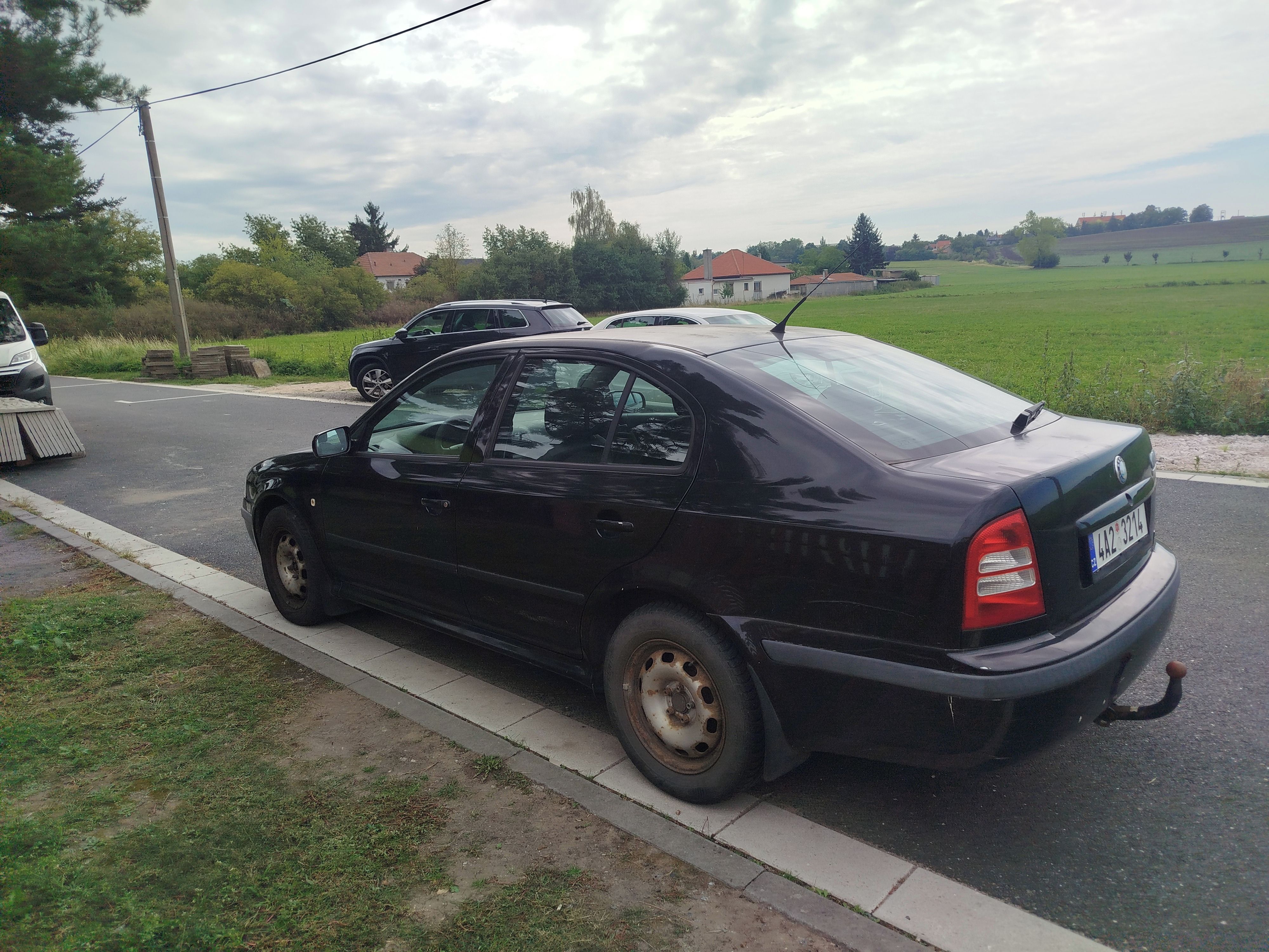 Škoda Octavia, 1,6l - Benzín, TAŽNÉ + kola