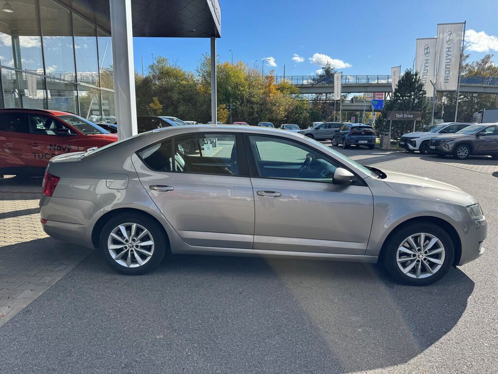 Škoda Octavia, Elegance 1.8 TSI 132 kW - fotka 2