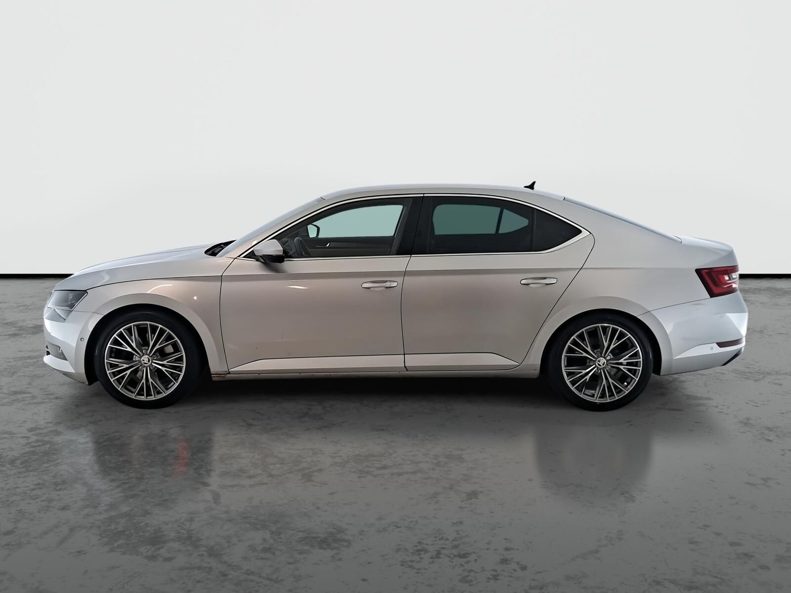 Škoda Superb, 2.0 TDI, Style, Kůže, Navi - fotka 3