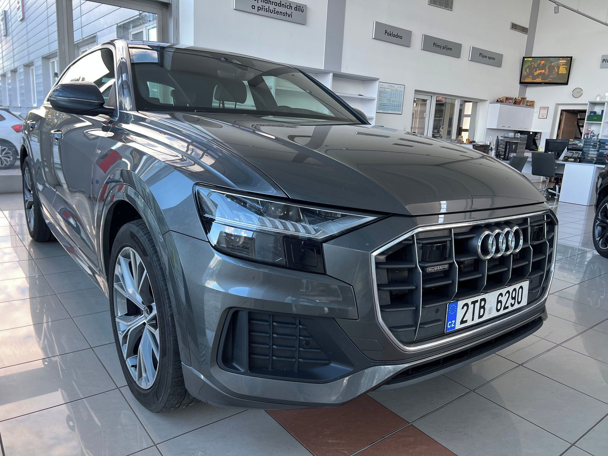 Audi Q8, S-line 50TDI 210kW - fotka 2
