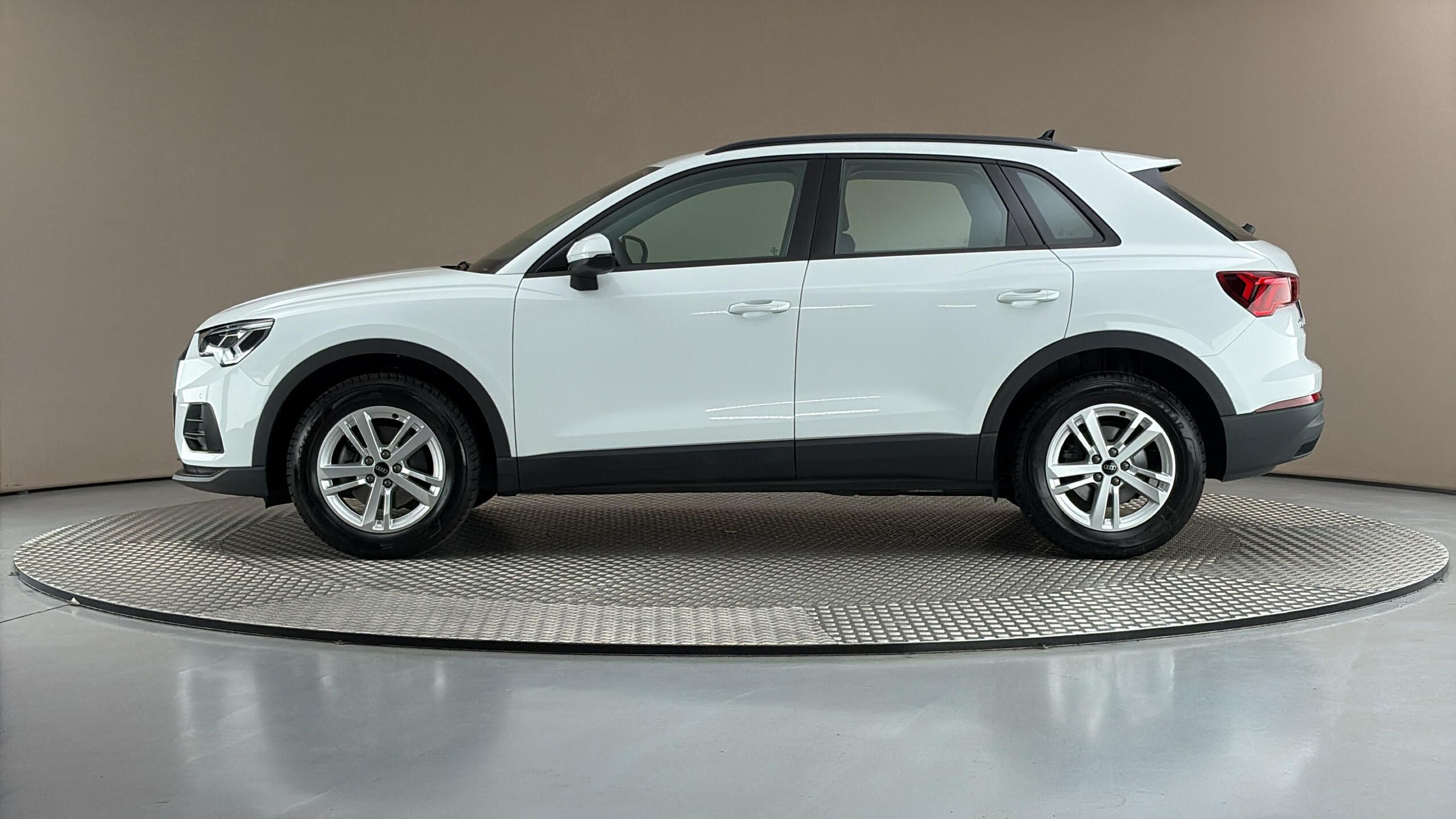 Audi Q3, 1.5 35 TFSI S Tronic - fotka 4