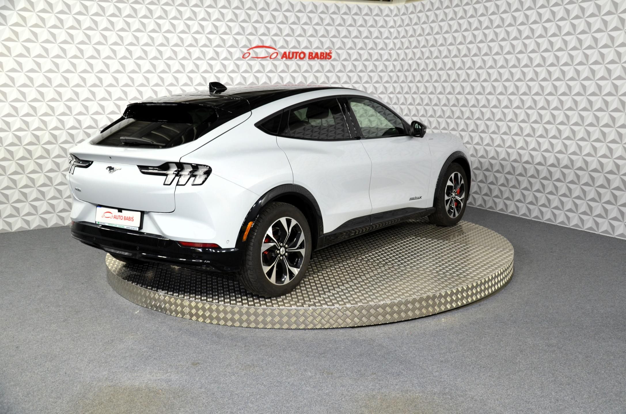 Ford Mustang Mach-E, 98,7kWh PrD Prem AWD AT - fotka 6