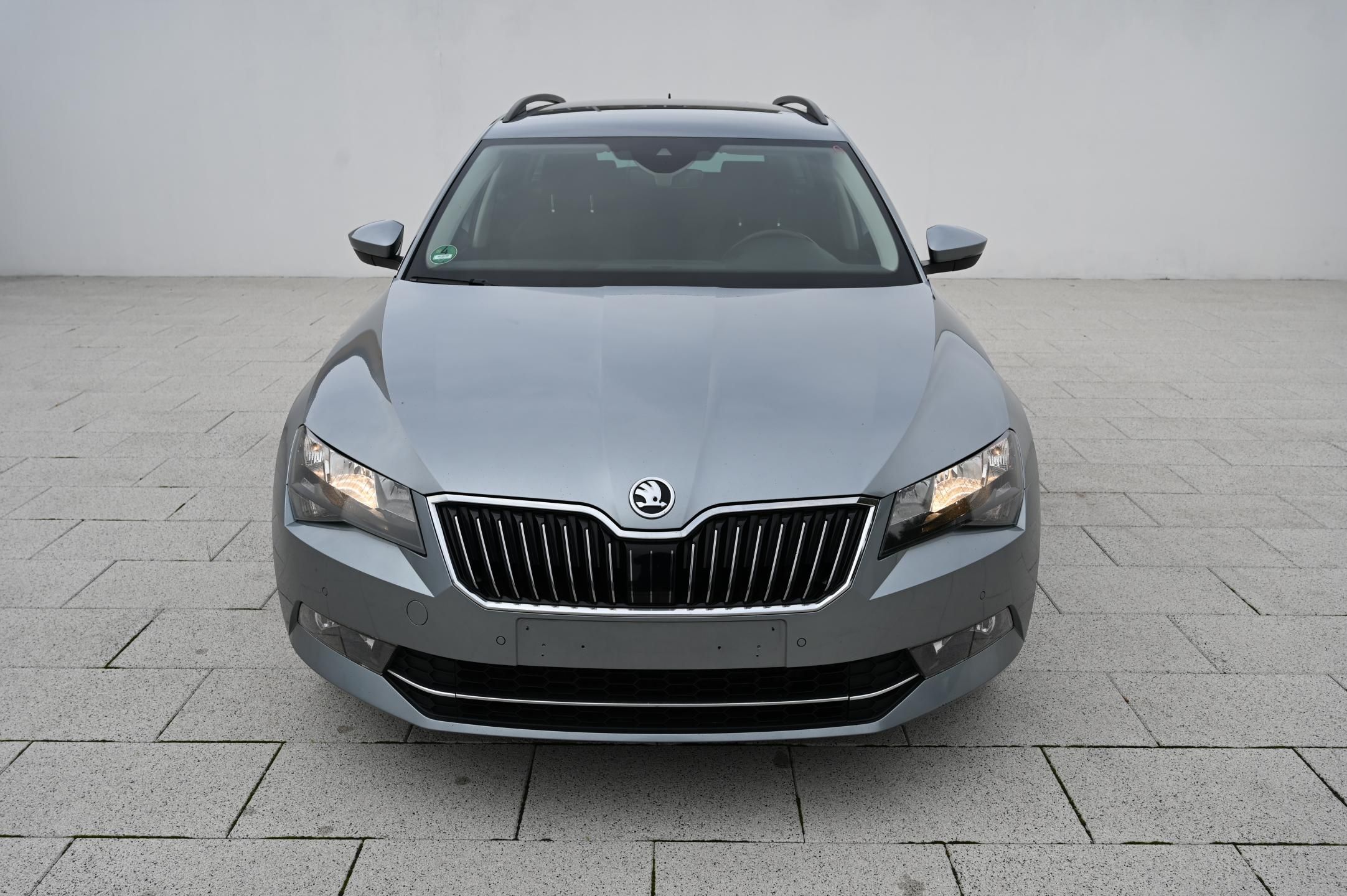 Škoda Superb, 2.0TDI 110KW DSG 7/18 - fotka 2
